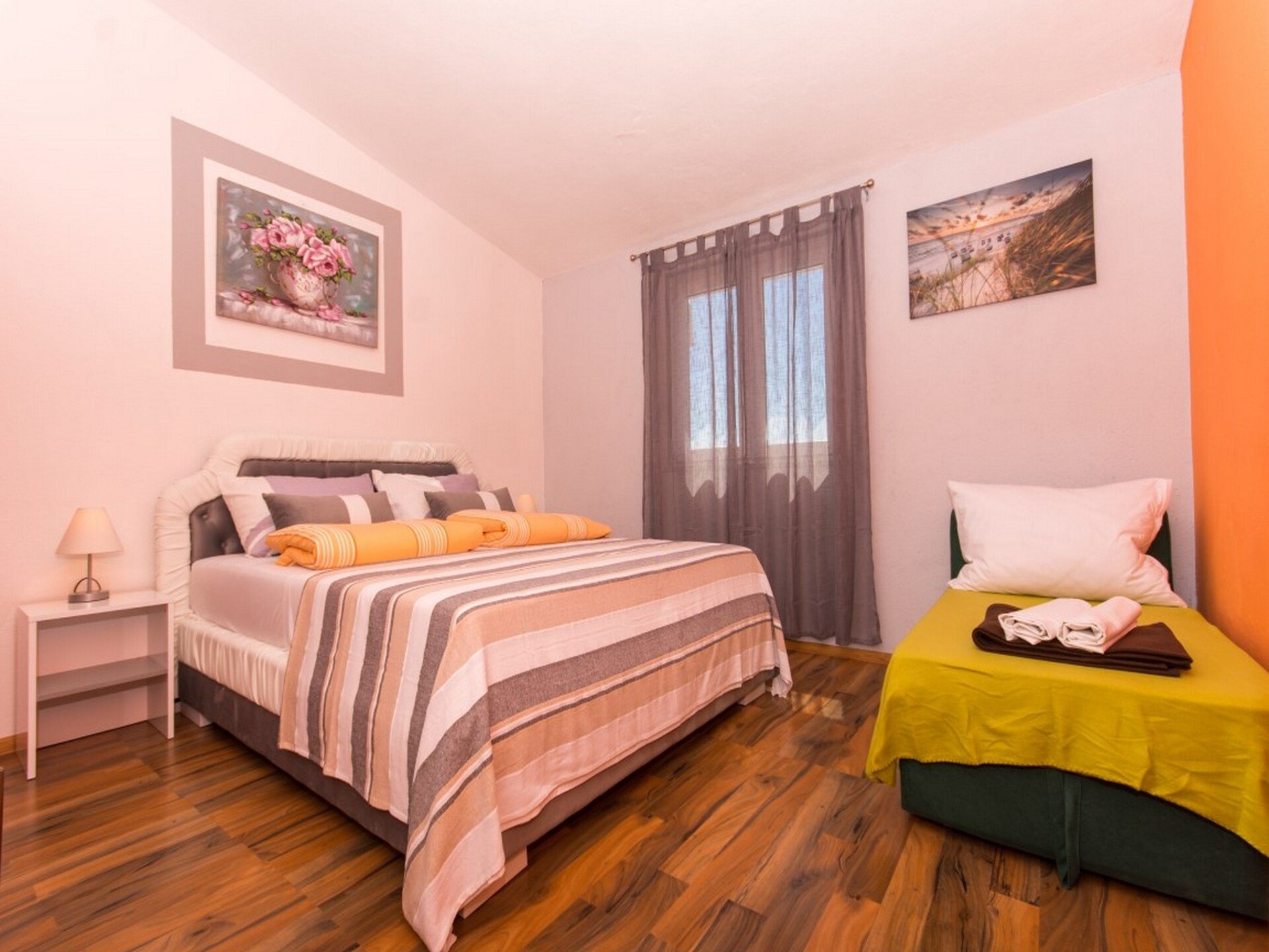 Appartement met balkon en zeezicht vlakbij het strand van Okrug Gornji - foto 1