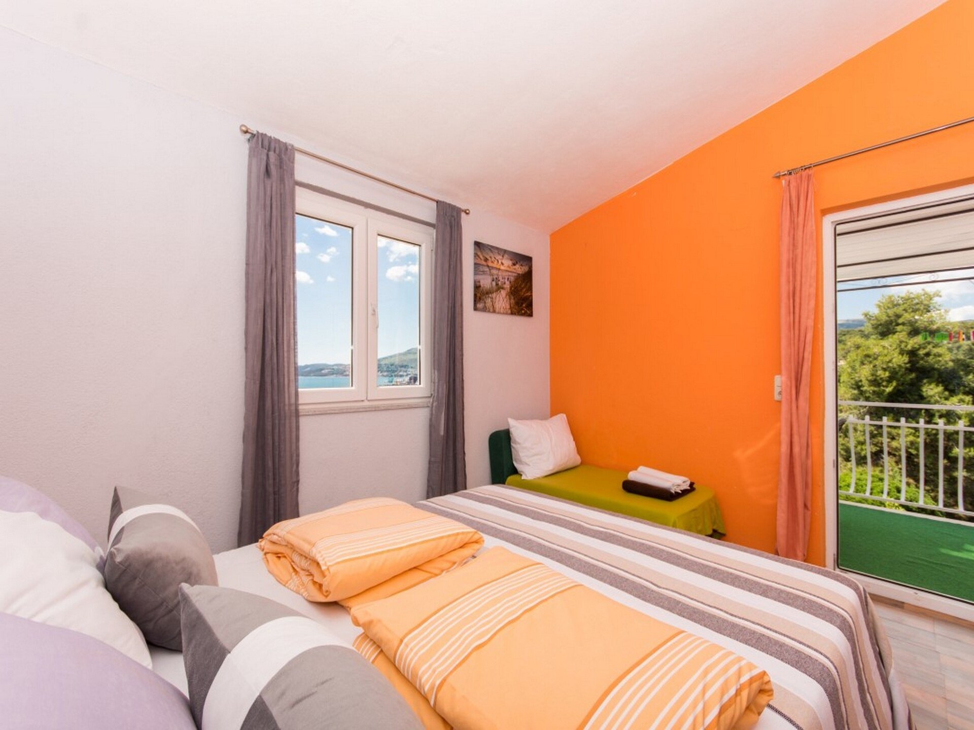 Appartement met balkon en zeezicht vlakbij het strand van Okrug Gornji - foto 8