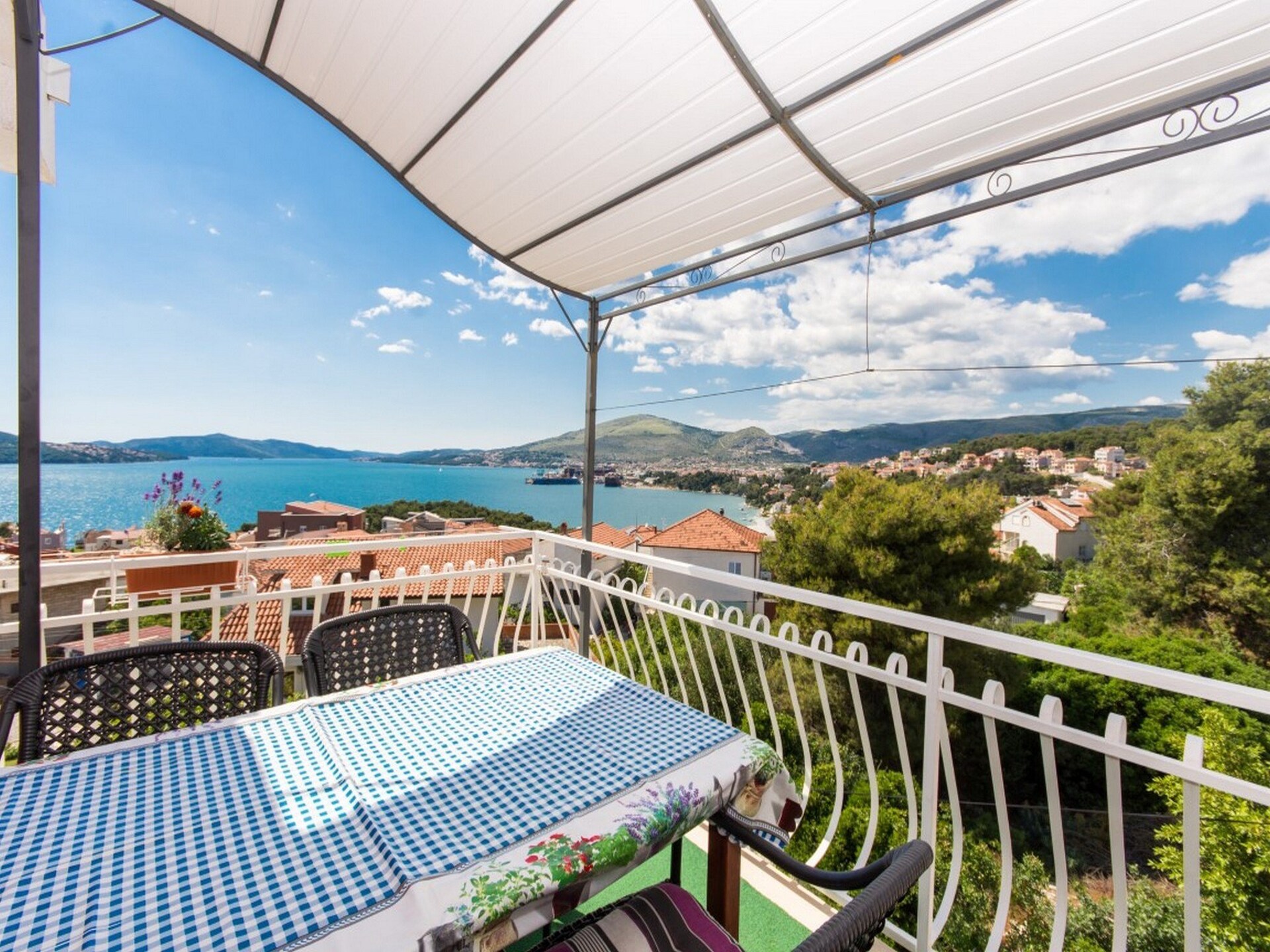 Appartement met balkon en zeezicht vlakbij het strand van Okrug Gornji - foto 20