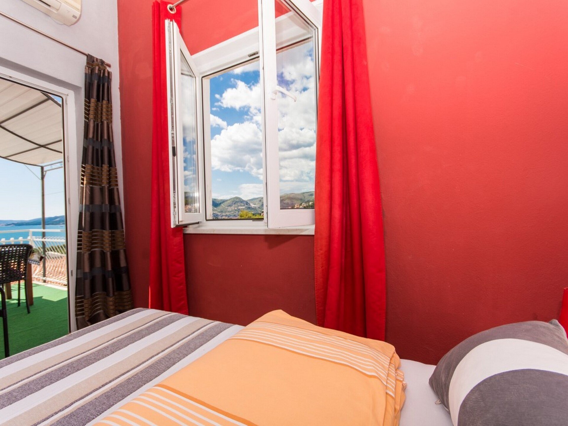 Appartement met balkon en zeezicht vlakbij het strand van Okrug Gornji - foto 11