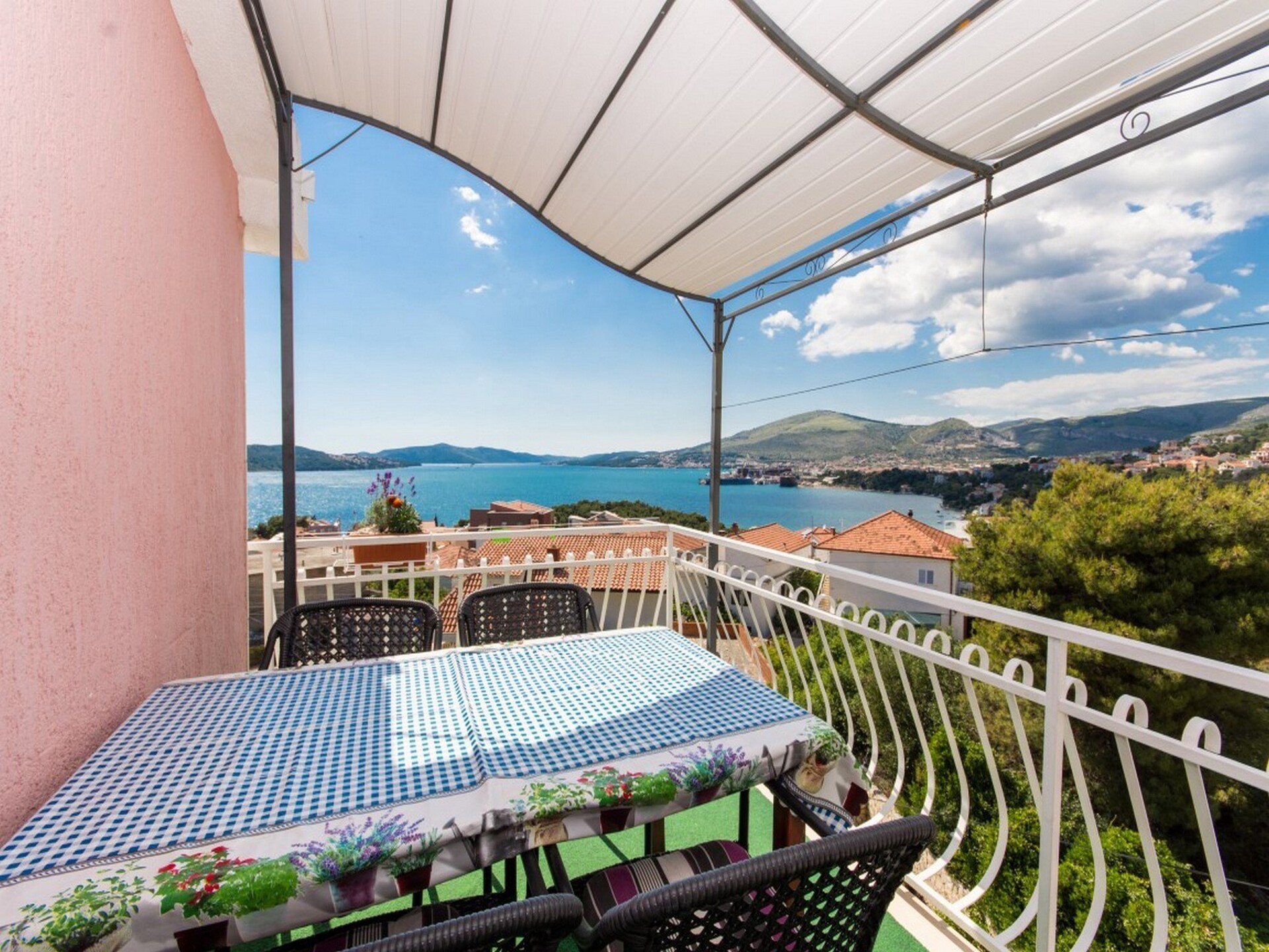 Appartement met balkon en zeezicht vlakbij het strand van Okrug Gornji - foto 25