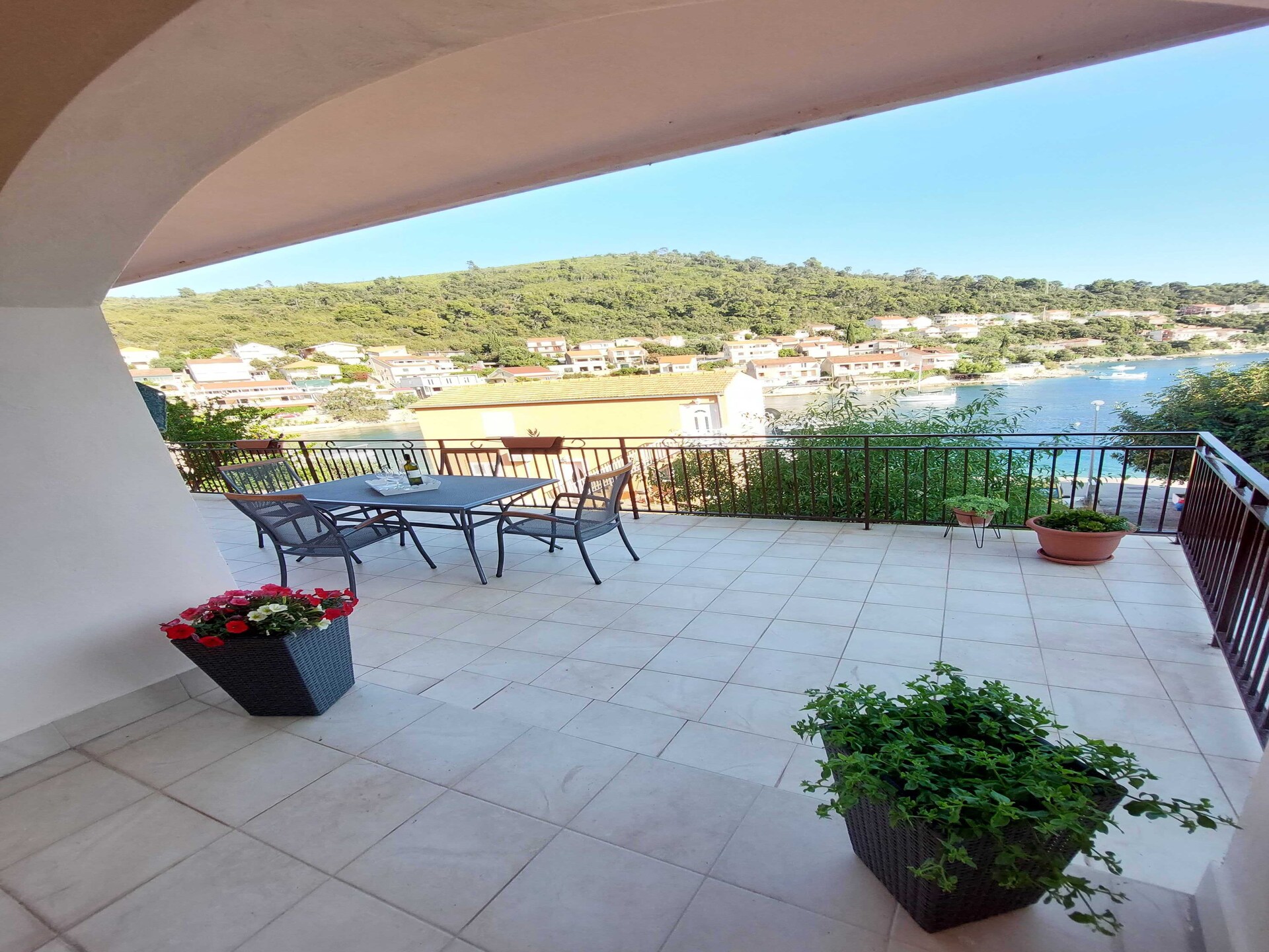 Ruim appartement met zeezicht en terras in Smokvica - foto 22