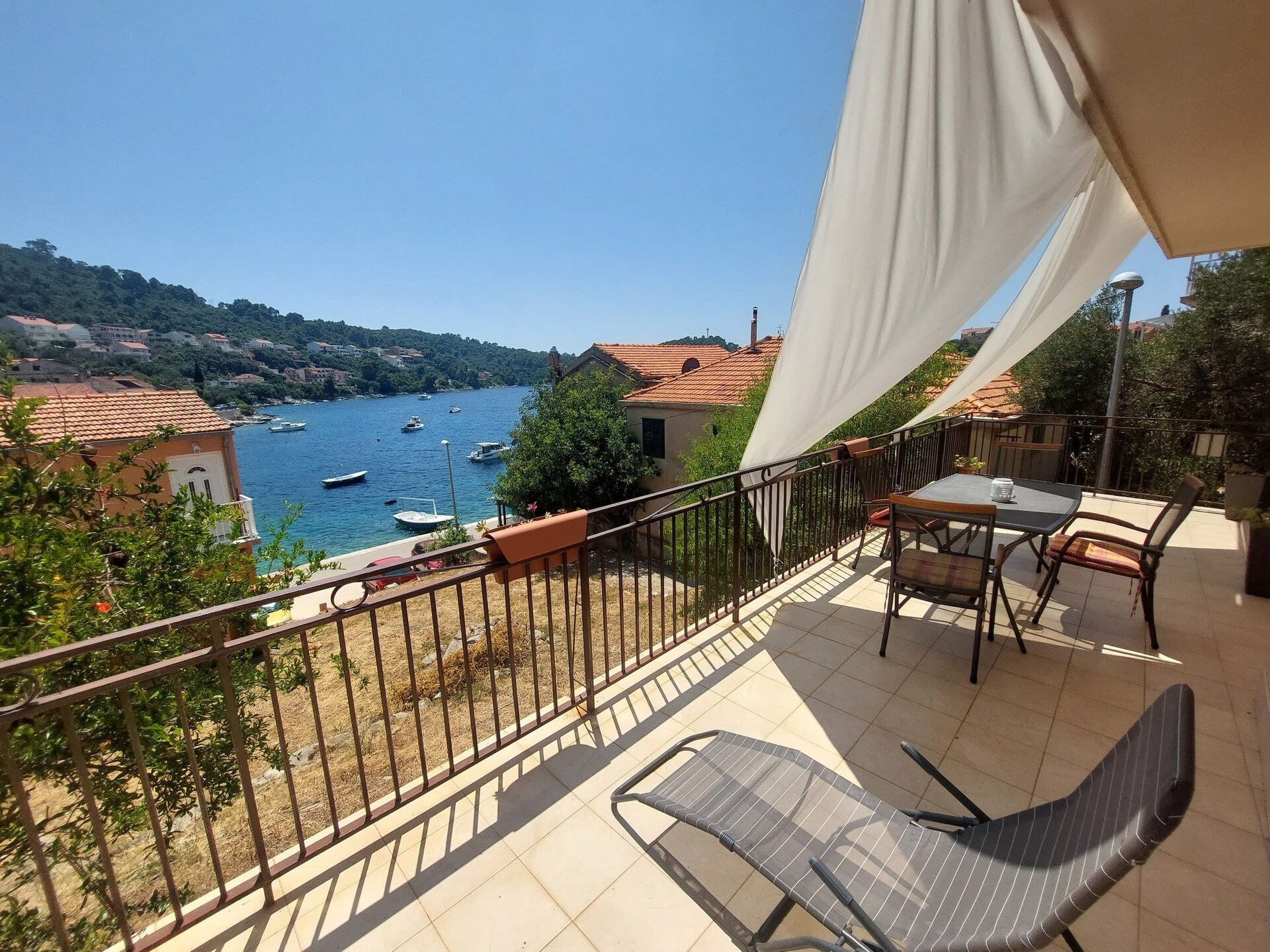 Ruim appartement met zeezicht en terras in Smokvica - foto 21