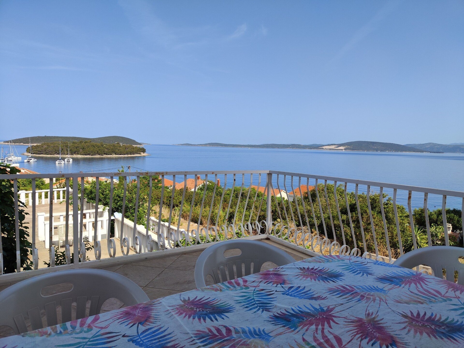 Ruim vakantiehuis voor 8 aan zee in Maslinica met terras en uitzicht op Šolta - foto 9
