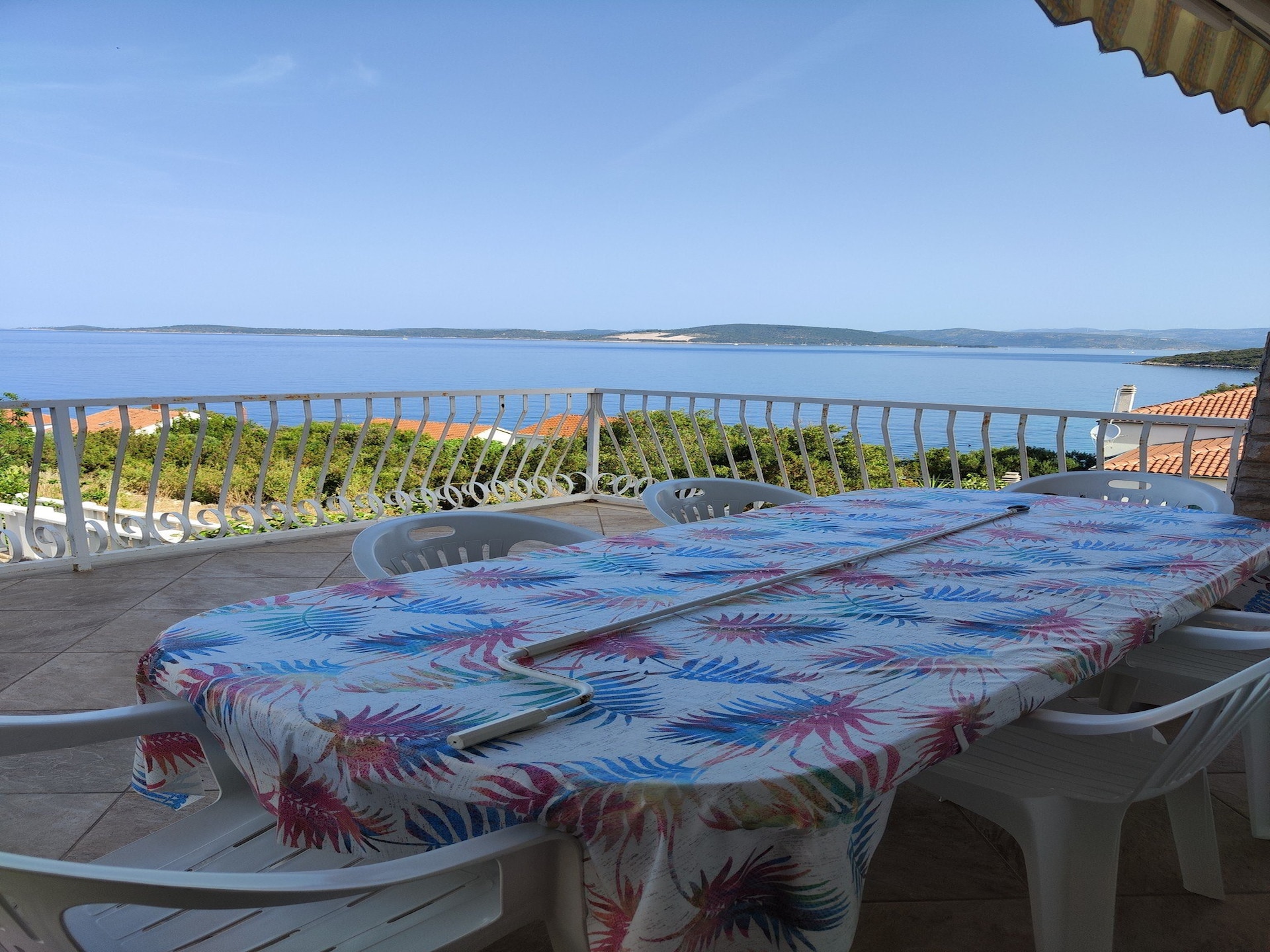 Ruim vakantiehuis voor 8 aan zee in Maslinica met terras en uitzicht op Šolta - foto 10