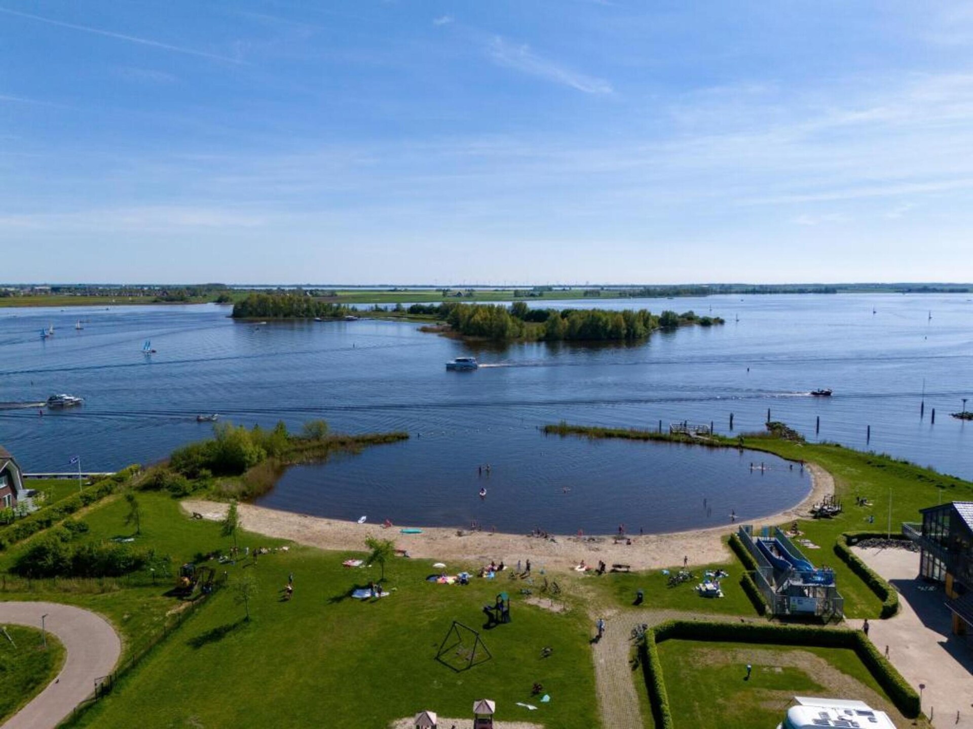 Vrijstaand vakantiehuis in Heeg met aanlegsteiger aan het water - foto 31