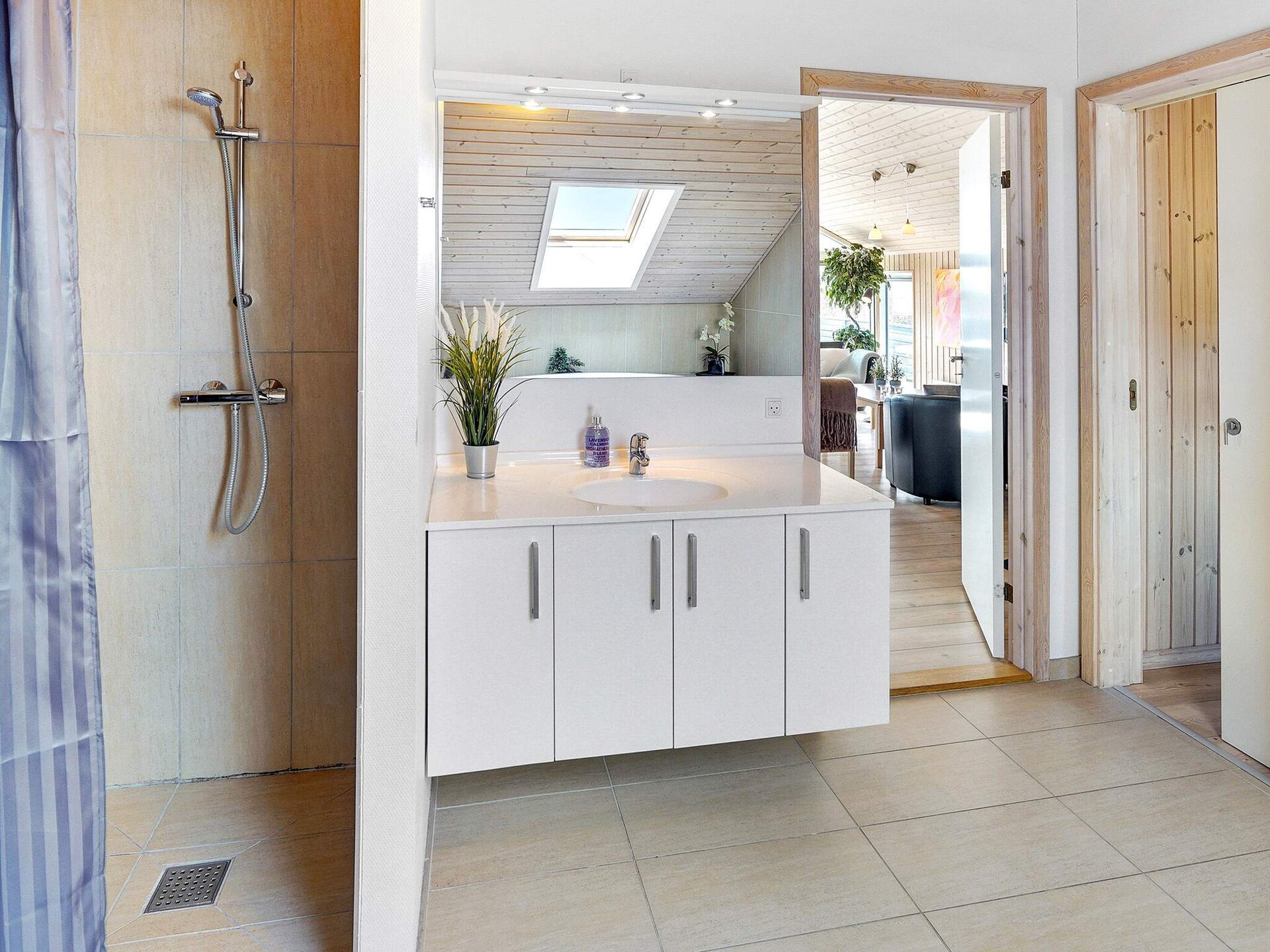 Vrijstaand vakantiehuis met sauna en whirlpool op 170m van Grønhøj Strand - foto 16