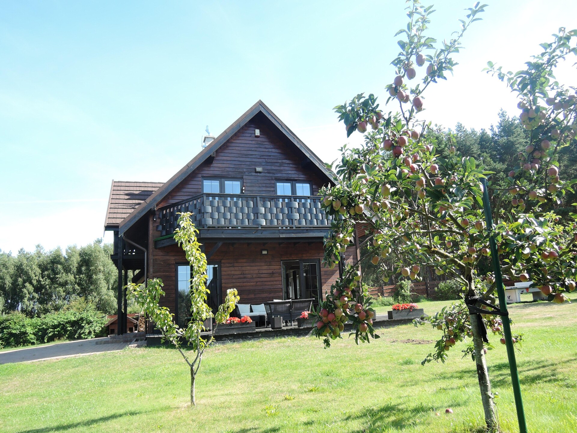 Ruim houten vakantiehuis voor 8 aan de rand van Kolczewo, vlakbij zee - foto 2