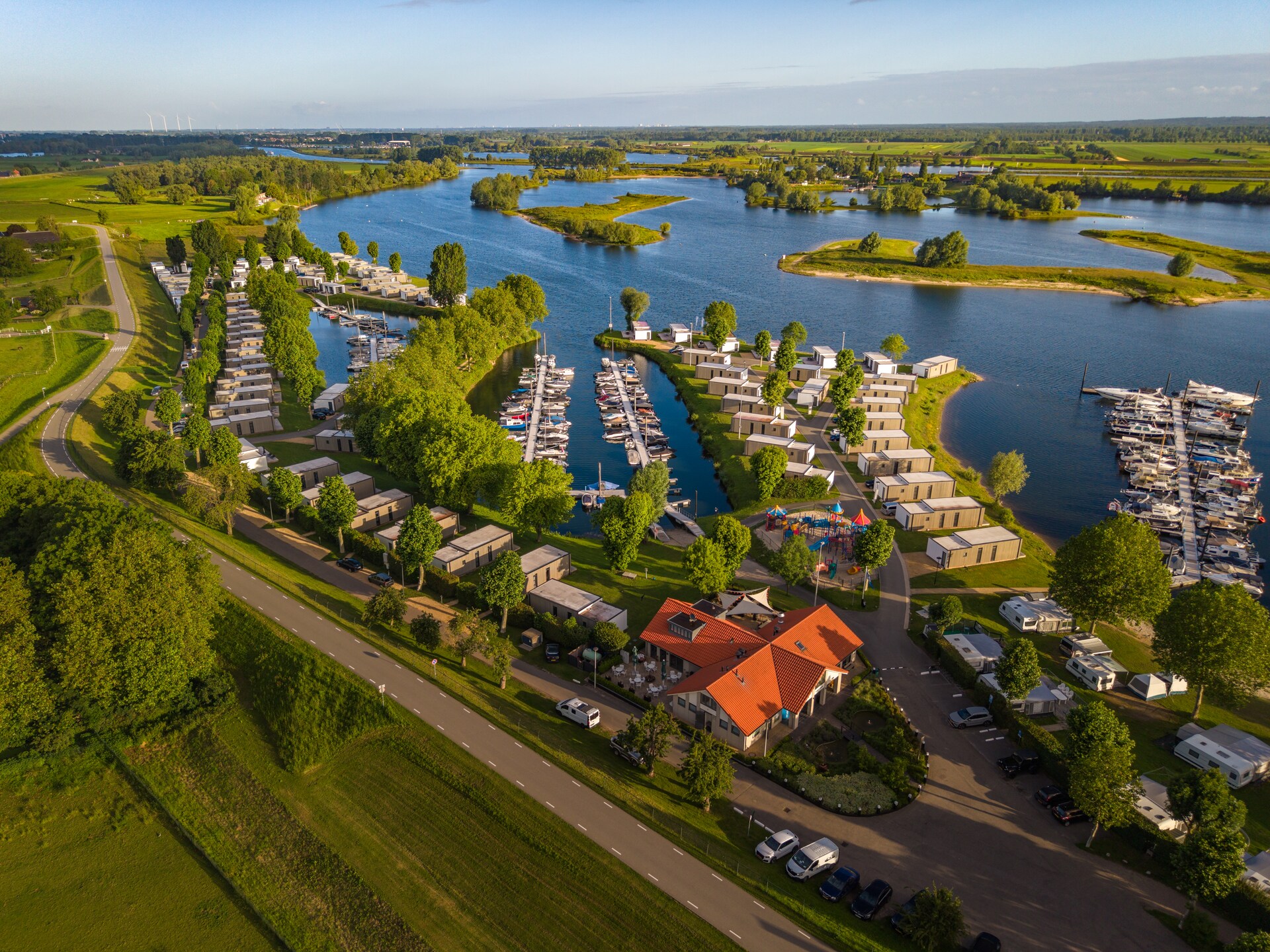 Modern vakantiehuis aan het water in Maurik voor 6 personen - foto 35