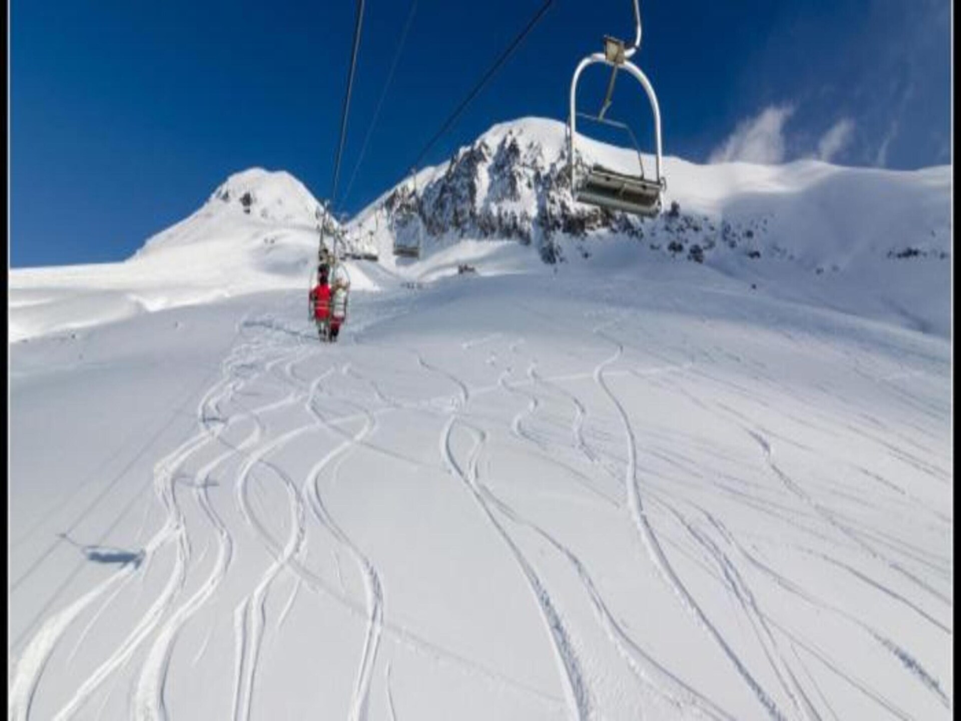 Luxe appartement aan de piste in Huez met balkon en uitzicht - foto 22