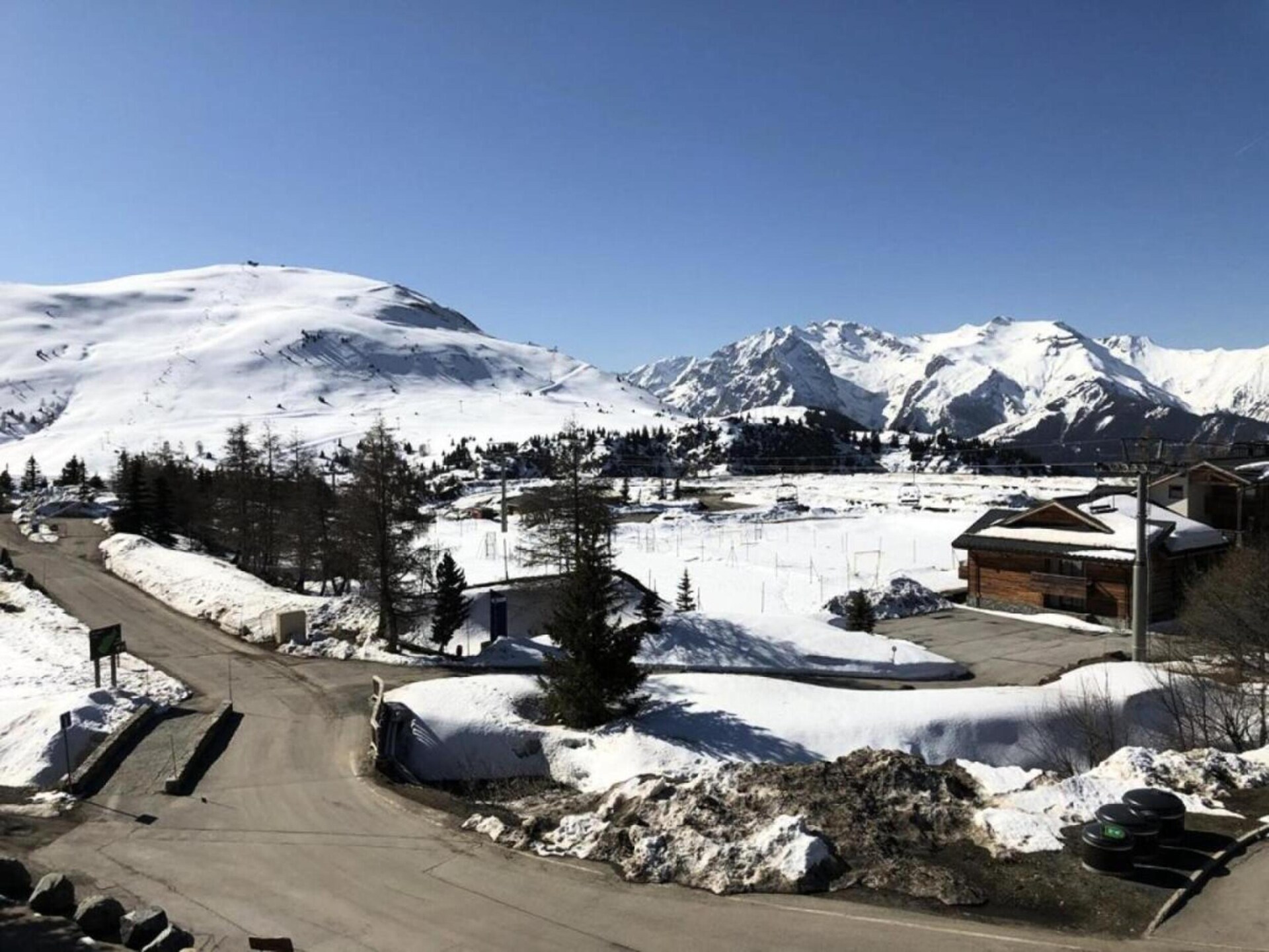 Luxe appartement aan de piste in Huez met balkon en uitzicht - foto 32