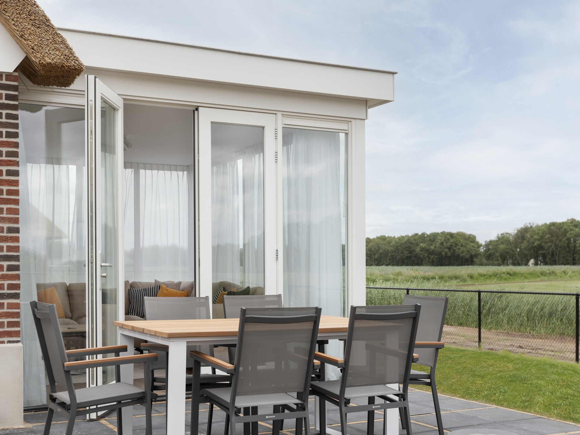 Luxe vrijstaande villa met rieten dak op vakantiepark bij Someren - foto 6