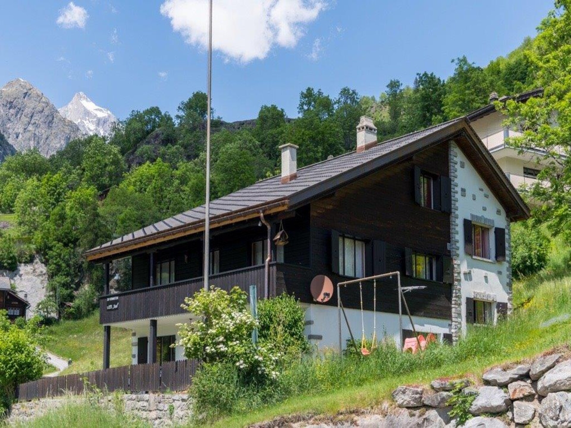 Ruim 8-persoons chalet aan de bosrand bij de Aletsch Arena - foto 1