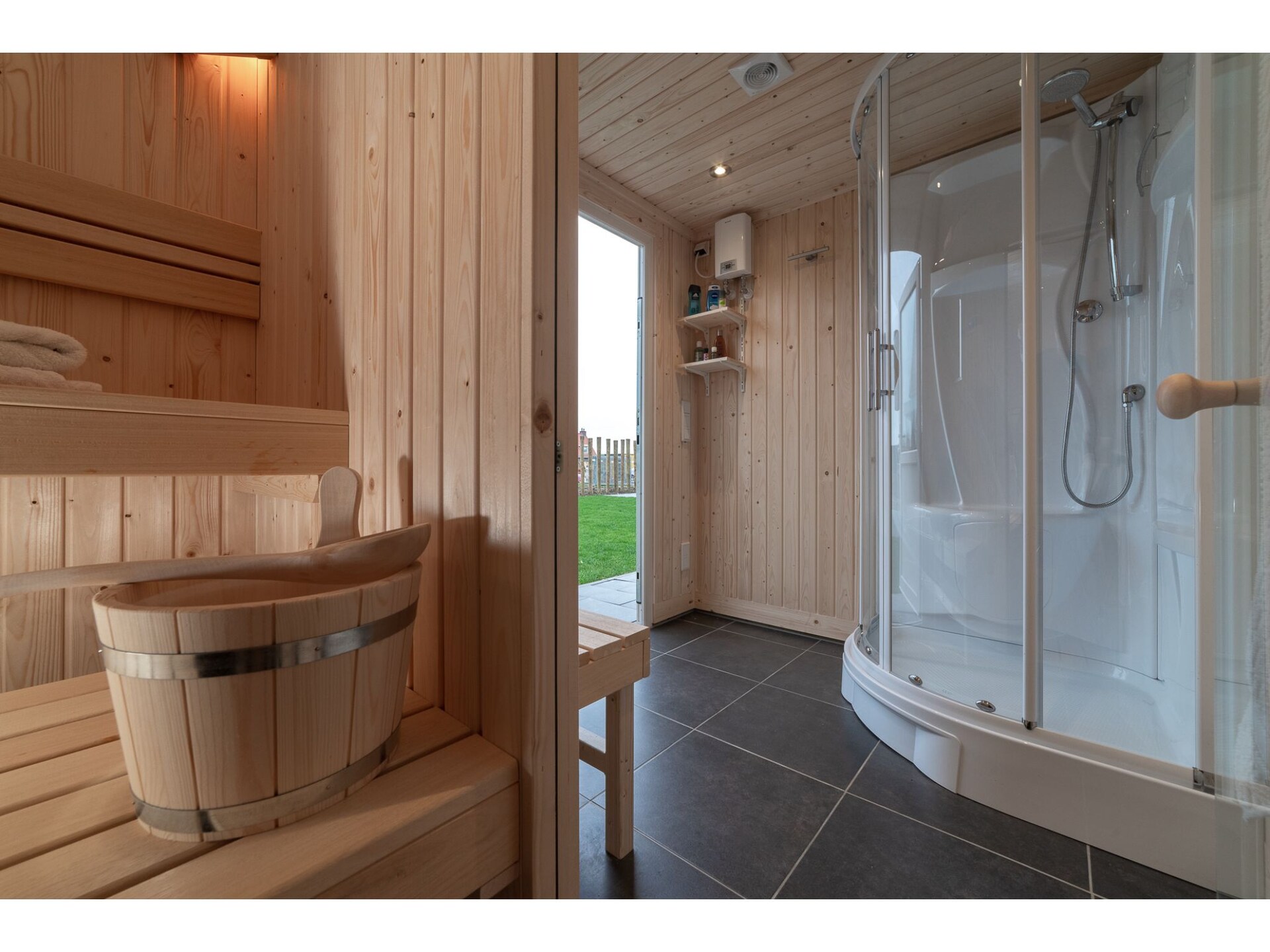 Luxe wellnessvilla met jacuzzi en sauna in Colijnsplaat, Zeeland - foto 37