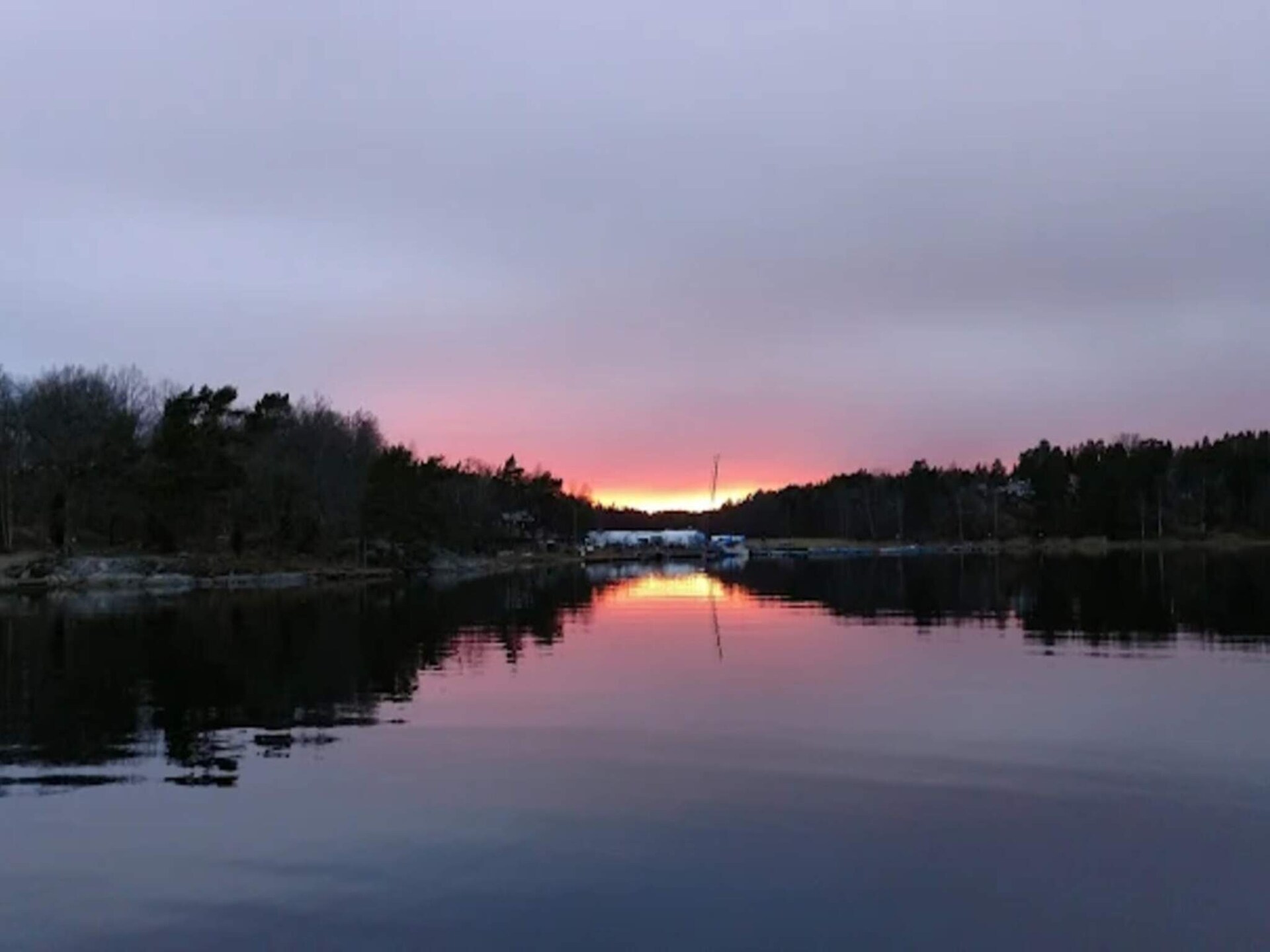 Idyllische blokhut aan het Stora Färgen-meer met panoramisch uitzicht - foto 13