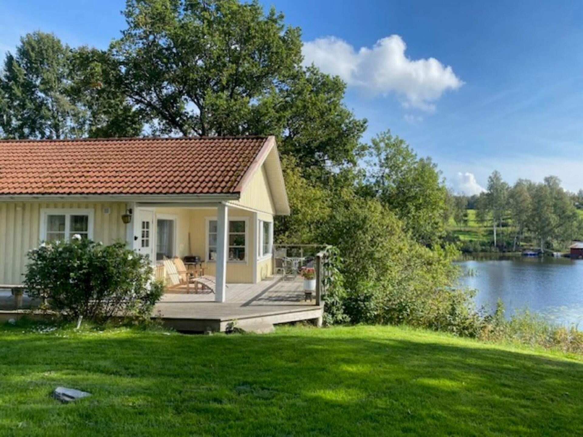 Vakantiehuis aan het Lelång meer met boot en panoramisch uitzicht - foto 1