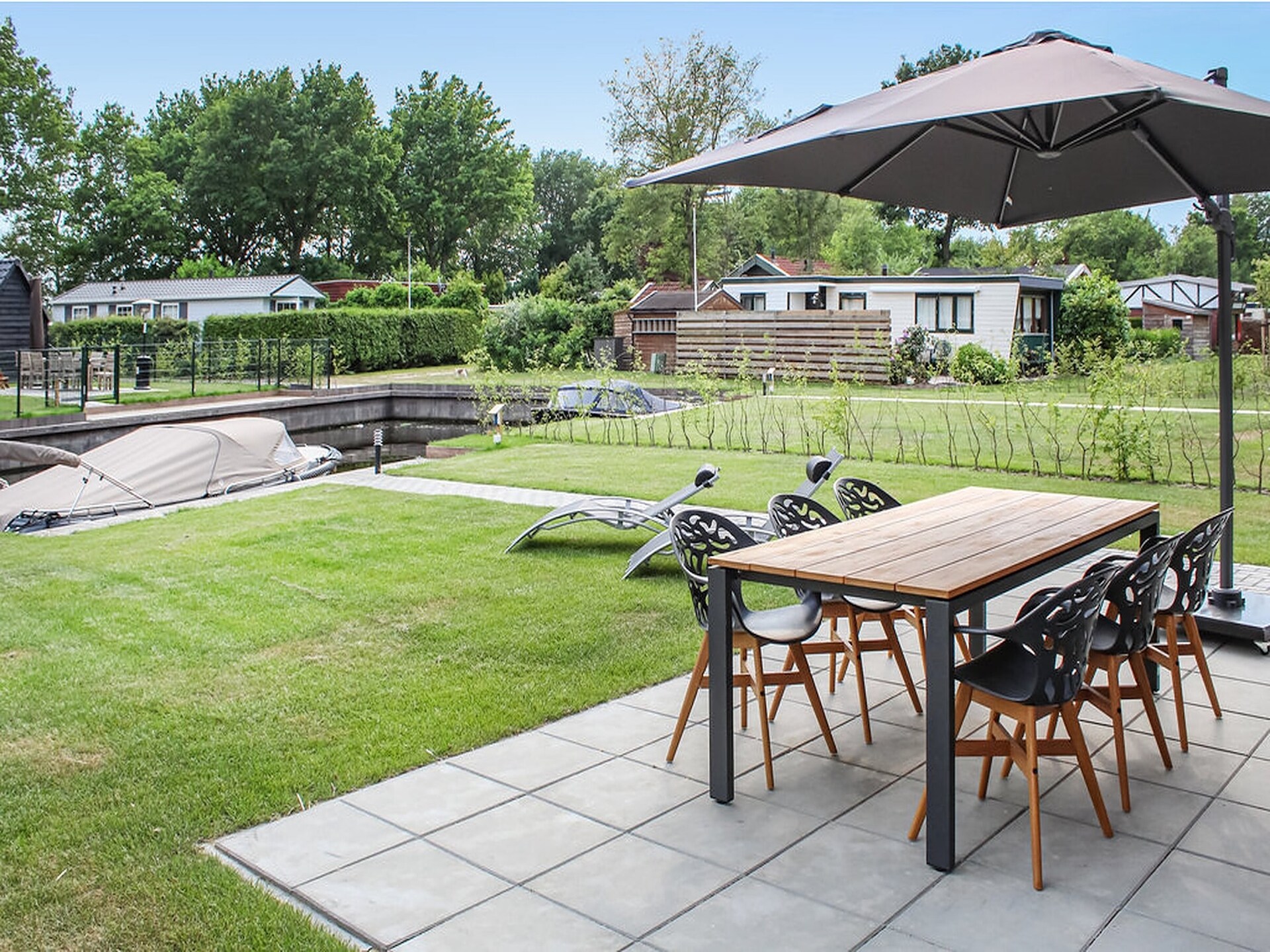 Rietgedekte villa aan het water in Friesland - foto 10
