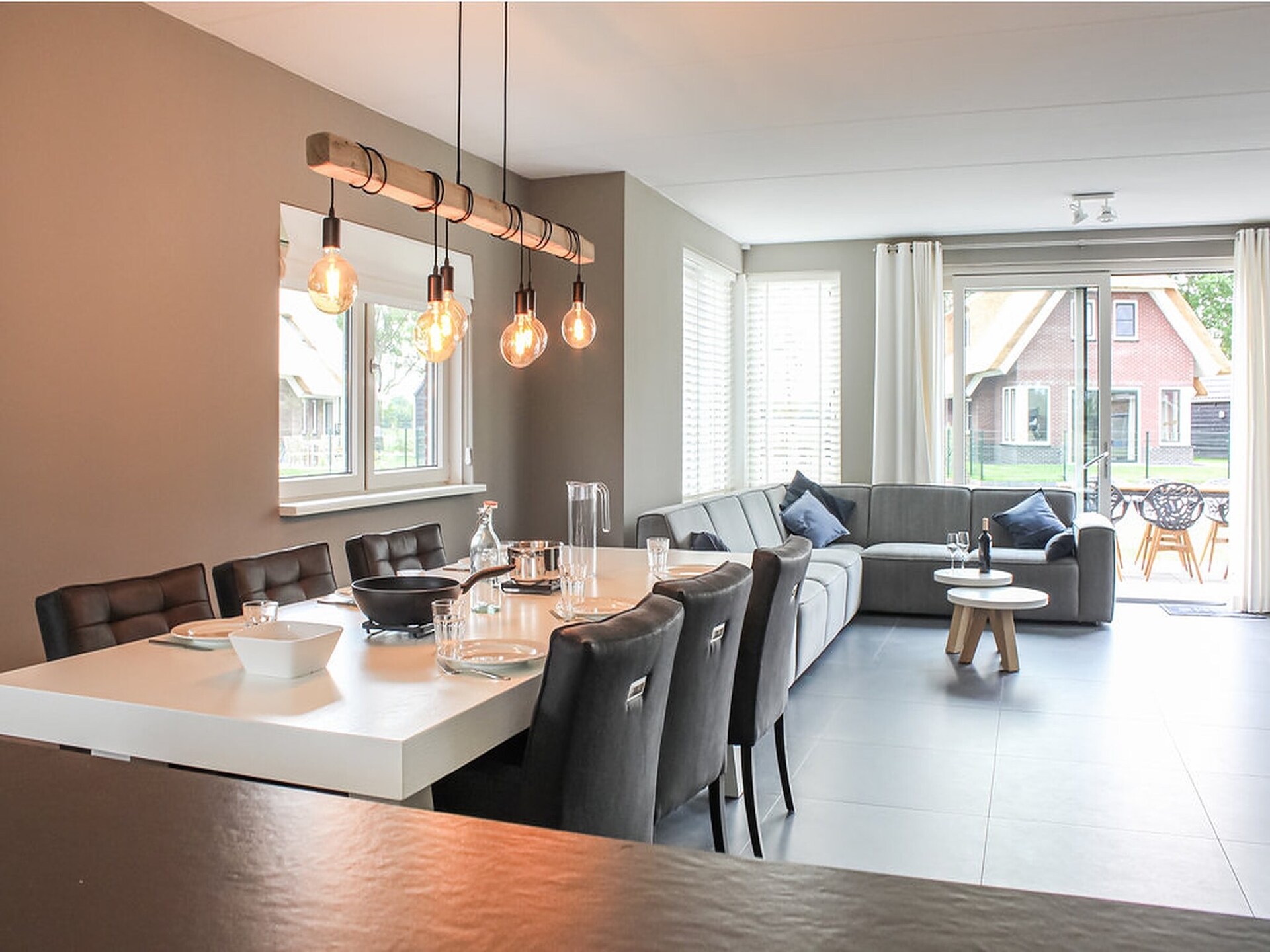 Rietgedekte villa aan het water in Friesland - foto 16