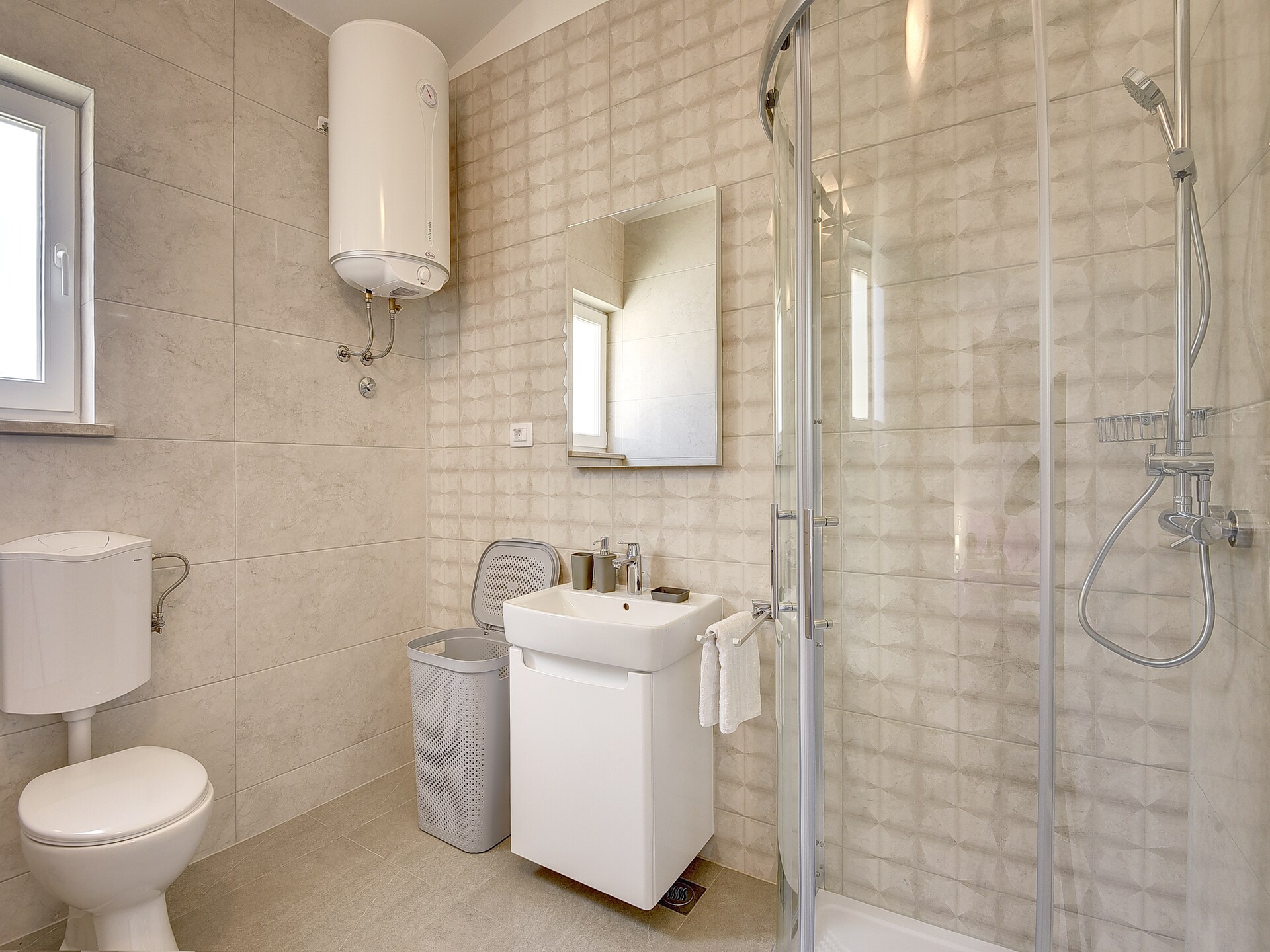 Villa Lu: Ruim vrijstaand huis met privézwembad bij Marčana, Istrië - foto 22