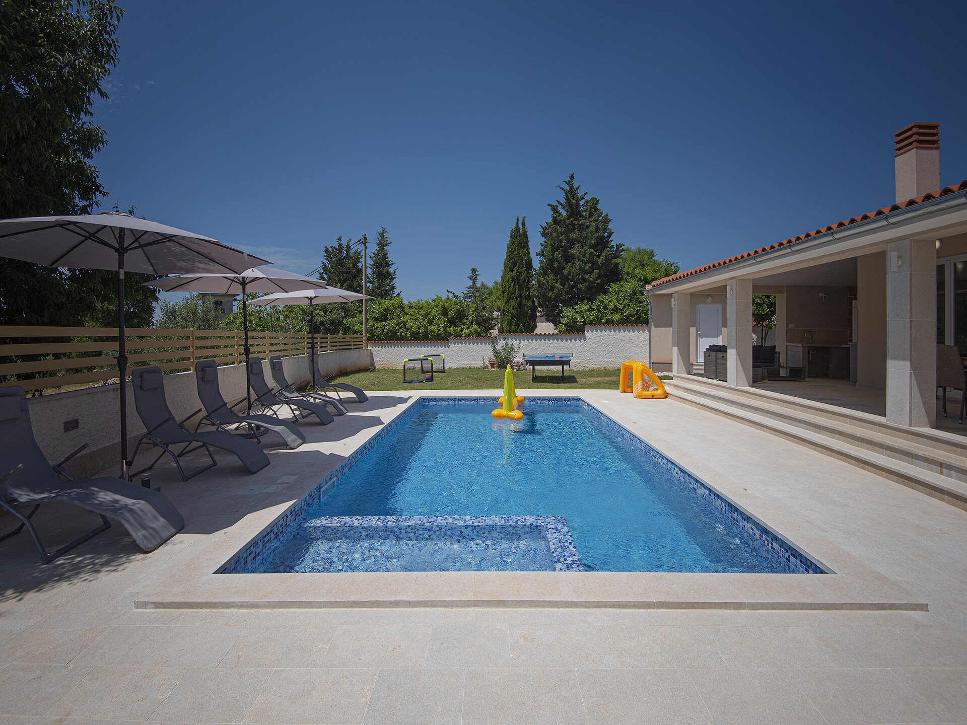 Villa Lu: Ruim vrijstaand huis met privézwembad bij Marčana, Istrië - foto 4