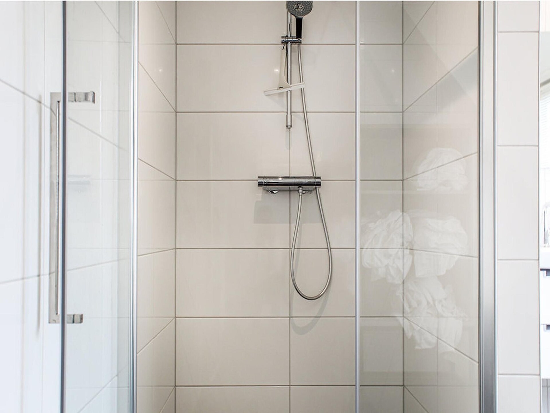 Rietgedekte villa met steiger aan het water in Friesland - foto 16