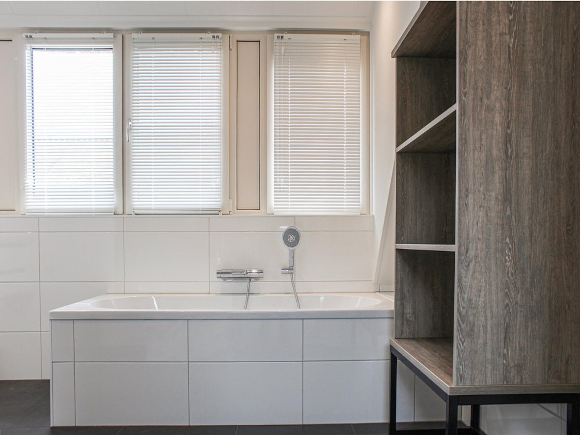 Rietgedekte villa met steiger aan het water in Friesland - foto 18