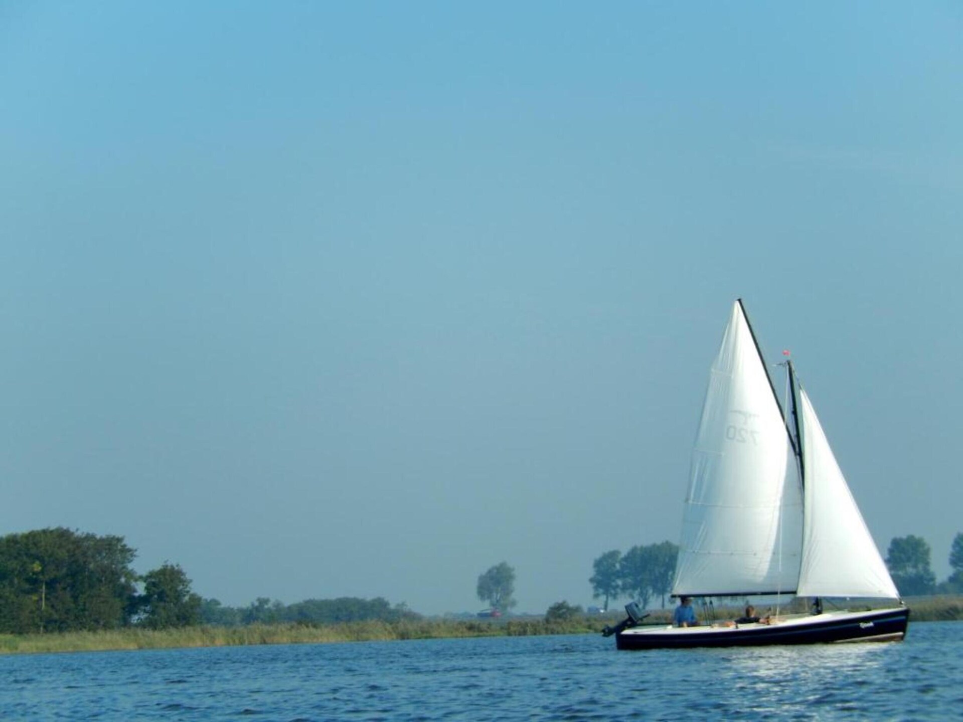 Rietgedekte villa met steiger aan het water in Friesland - foto 36