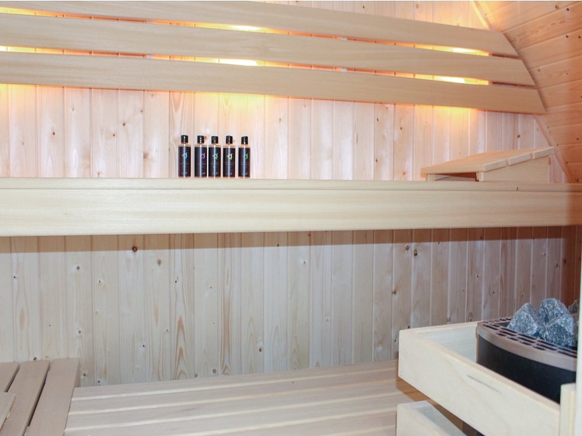 Rietgedekte villa met sauna en bubbelbad op vakantiepark in Friesland - foto 39