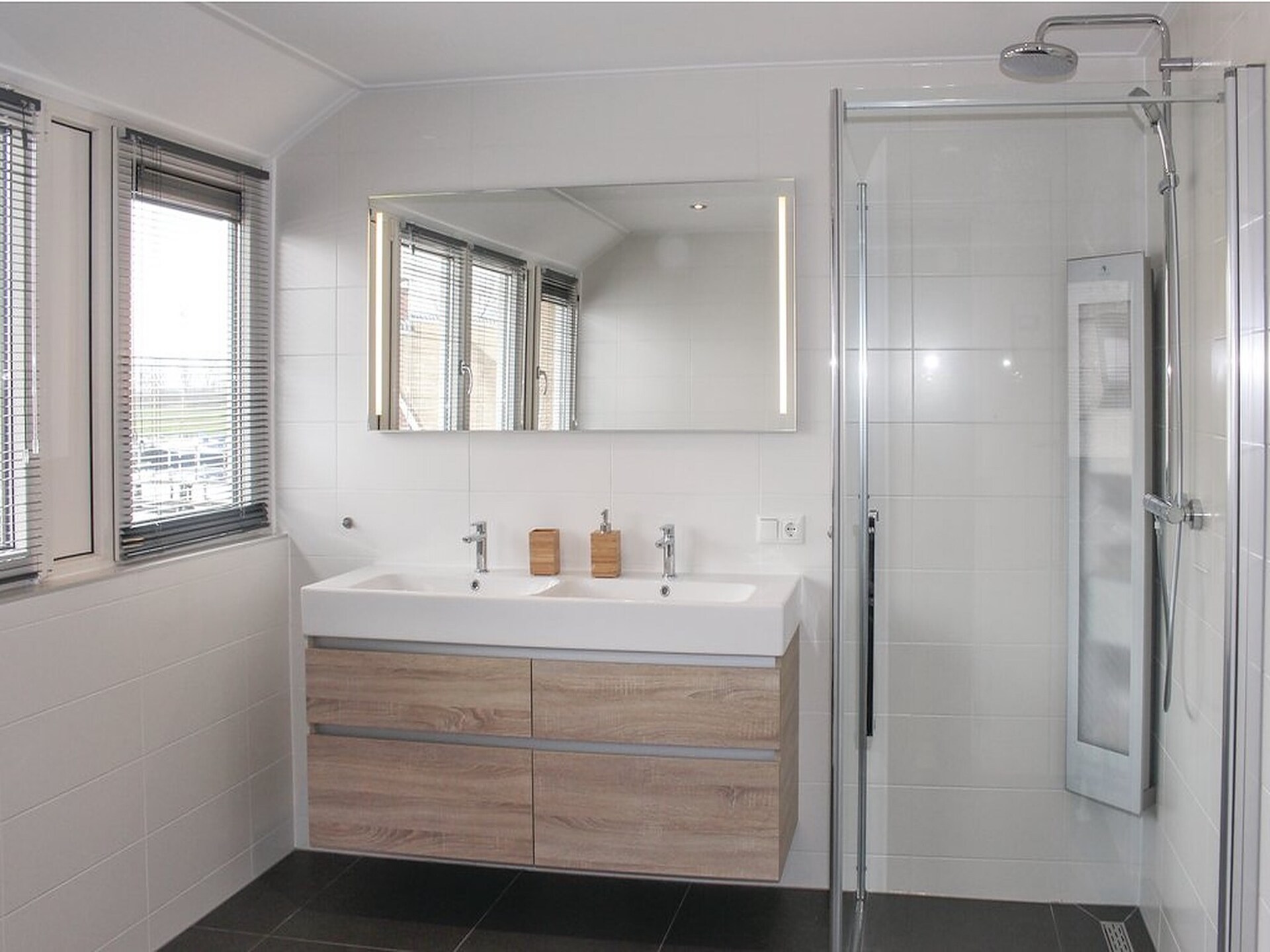 Rietgedekte villa met sauna en bubbelbad op vakantiepark in Friesland - foto 23