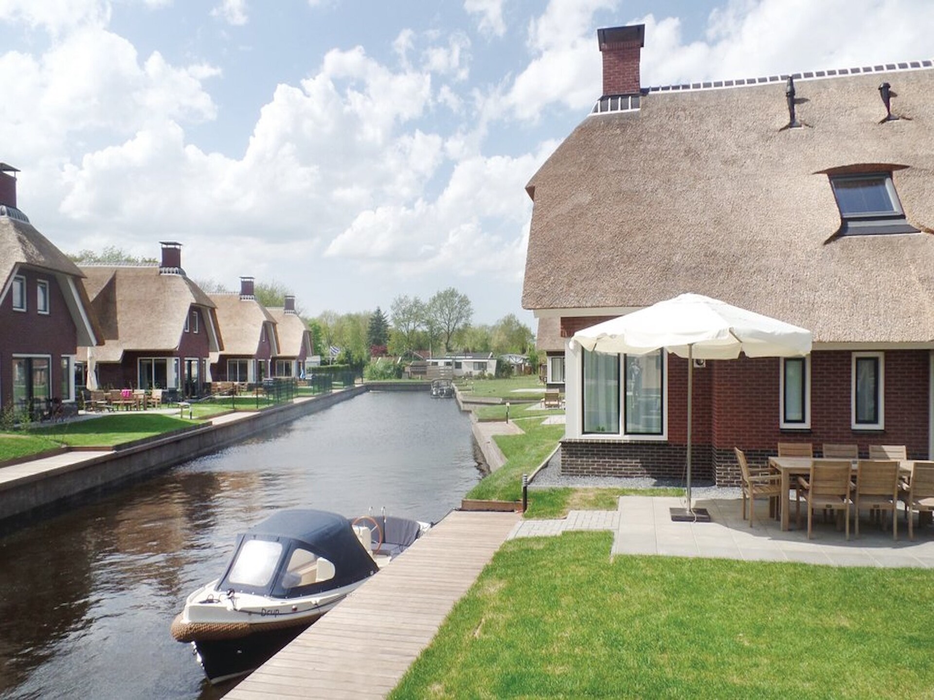 Rietgedekte villa met sauna en bubbelbad op vakantiepark in Friesland - foto 15