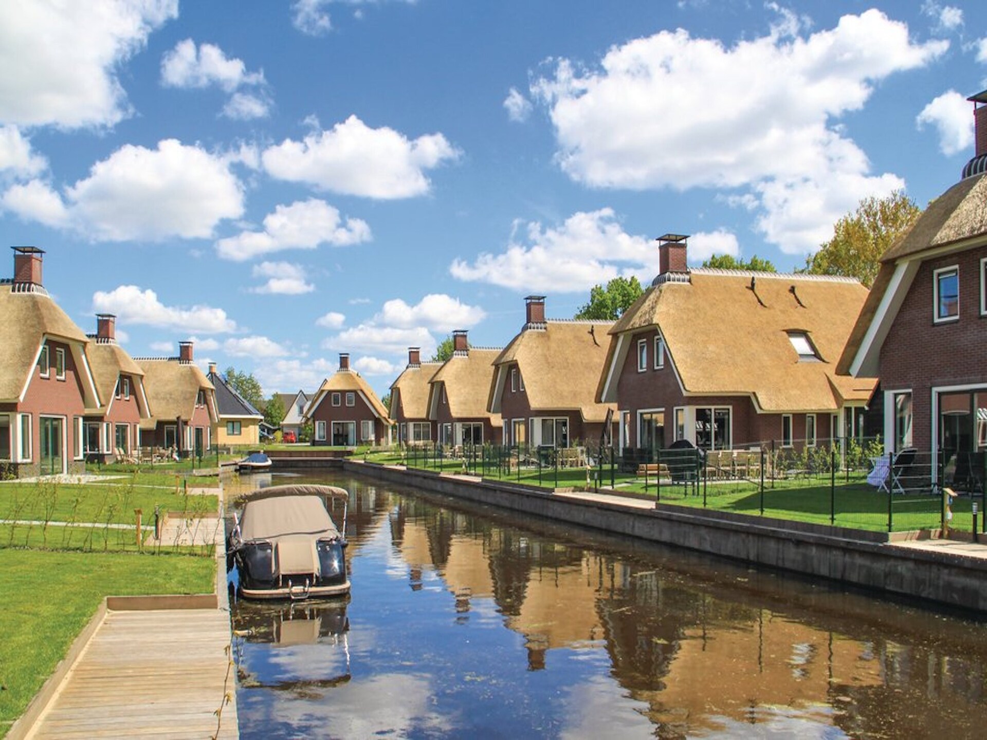 Rietgedekte villa met sauna en bubbelbad op vakantiepark in Friesland - foto 6