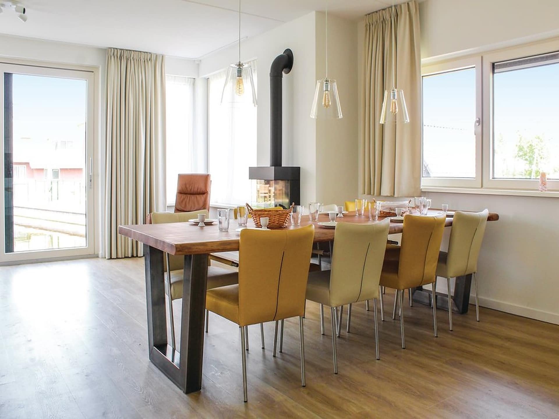 Rietgedekte villa met aanlegsteiger op rustig vakantiepark in Friesland - foto 14