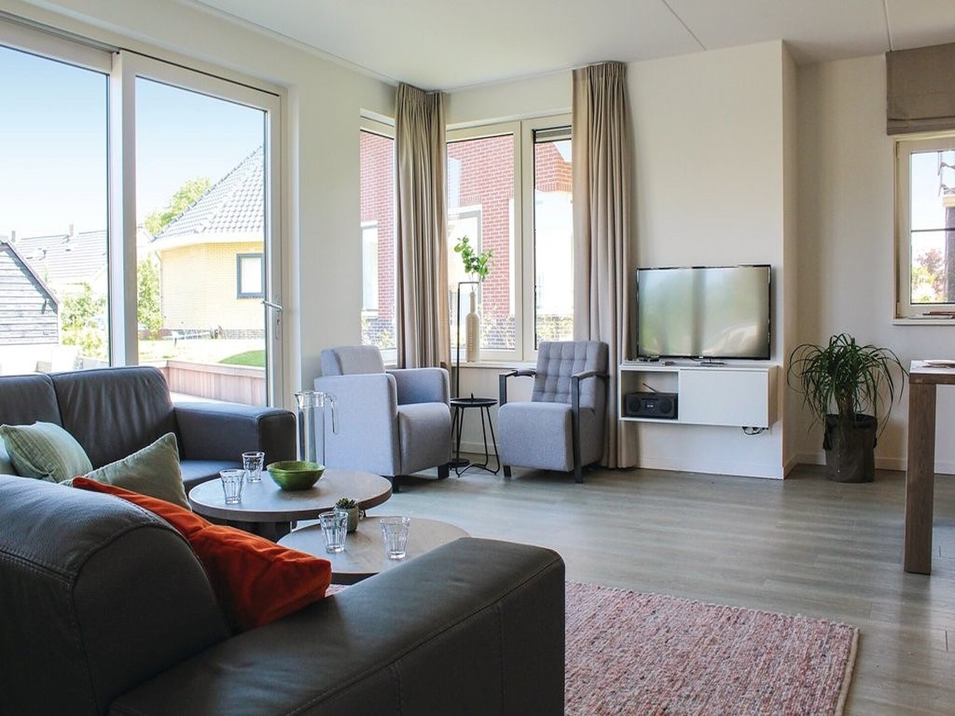 Luxe rietgedekte villa aan het water met sauna in Friesland - foto 10