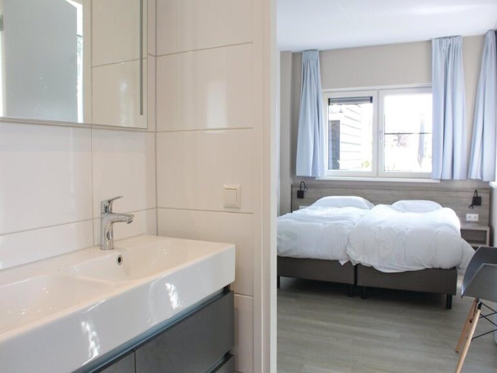 Rietgedekte luxe villa aan het water in Friesland, 8p, sauna, aanlegsteiger - foto 14