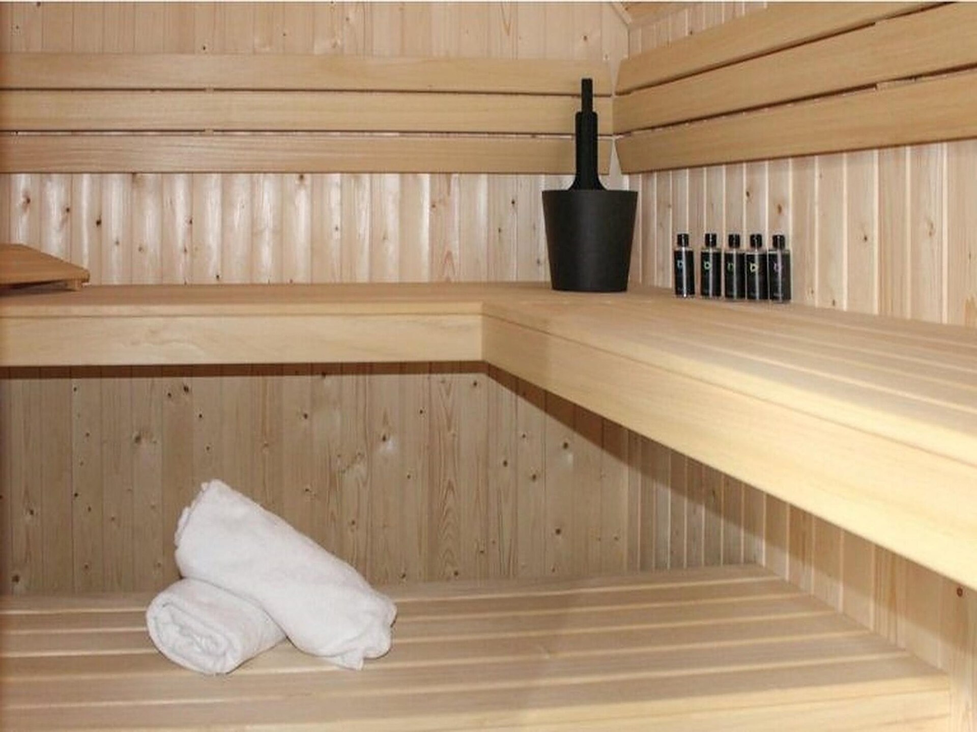 Rietgedekte luxe villa aan het water in Friesland, 8p, sauna, aanlegsteiger - foto 25