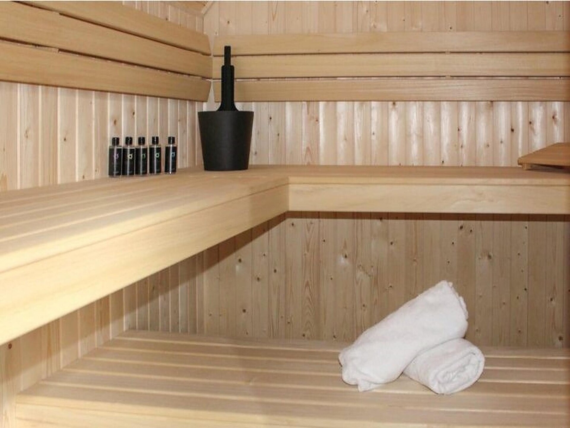 Rietgedekte luxe villa aan het water in Friesland, 8p, sauna, aanlegsteiger - foto 28