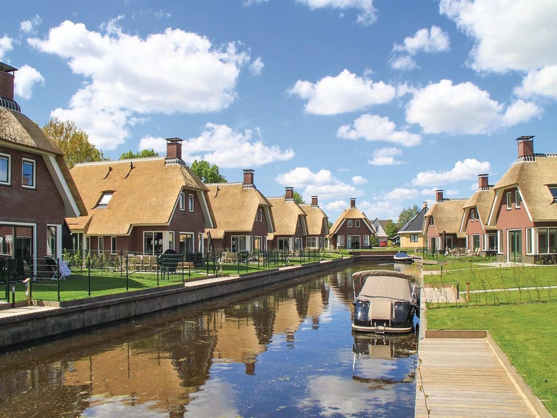 Rietgedekte luxe villa aan het water in Friesland, 8p, sauna, aanlegsteiger - foto 23