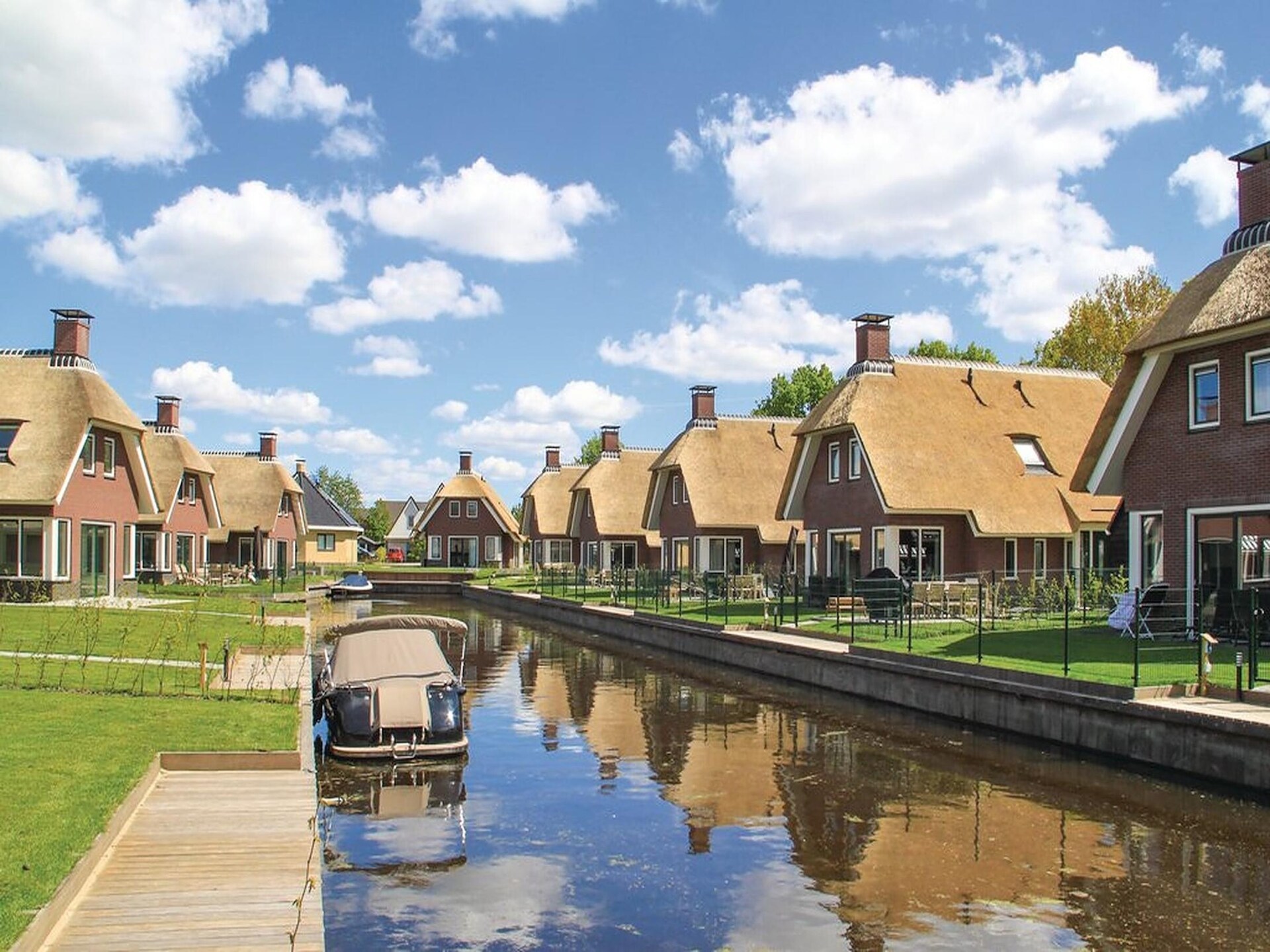 Rietgedekte luxe villa aan het water in Friesland, 8p, sauna, aanlegsteiger - foto 19