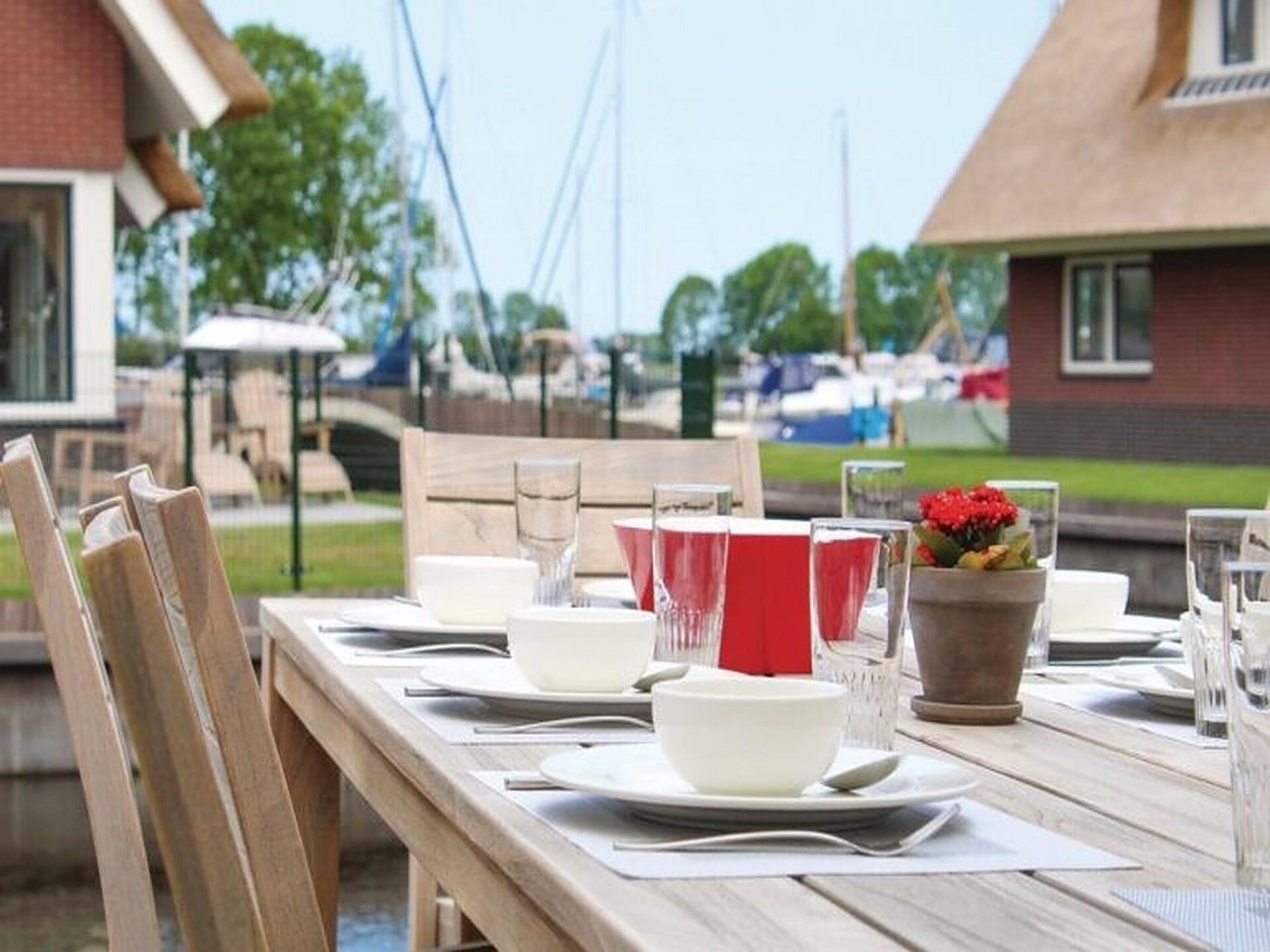 Rietgedekte luxe villa aan het water in Friesland, 8p, sauna, aanlegsteiger - foto 11