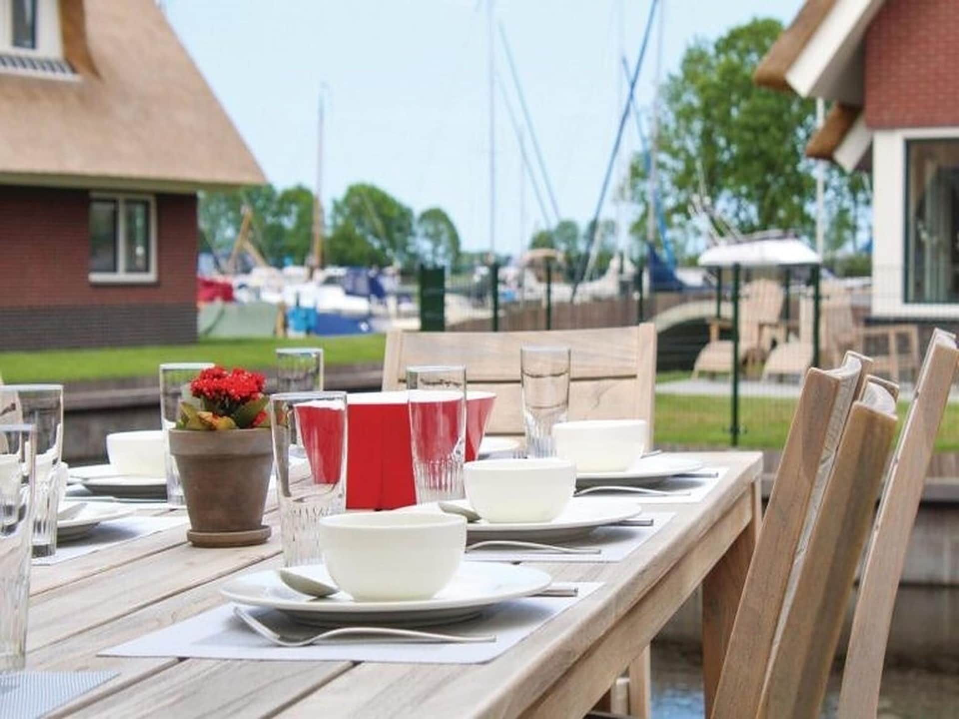 Rietgedekte luxe villa aan het water in Friesland, 8p, sauna, aanlegsteiger - foto 24