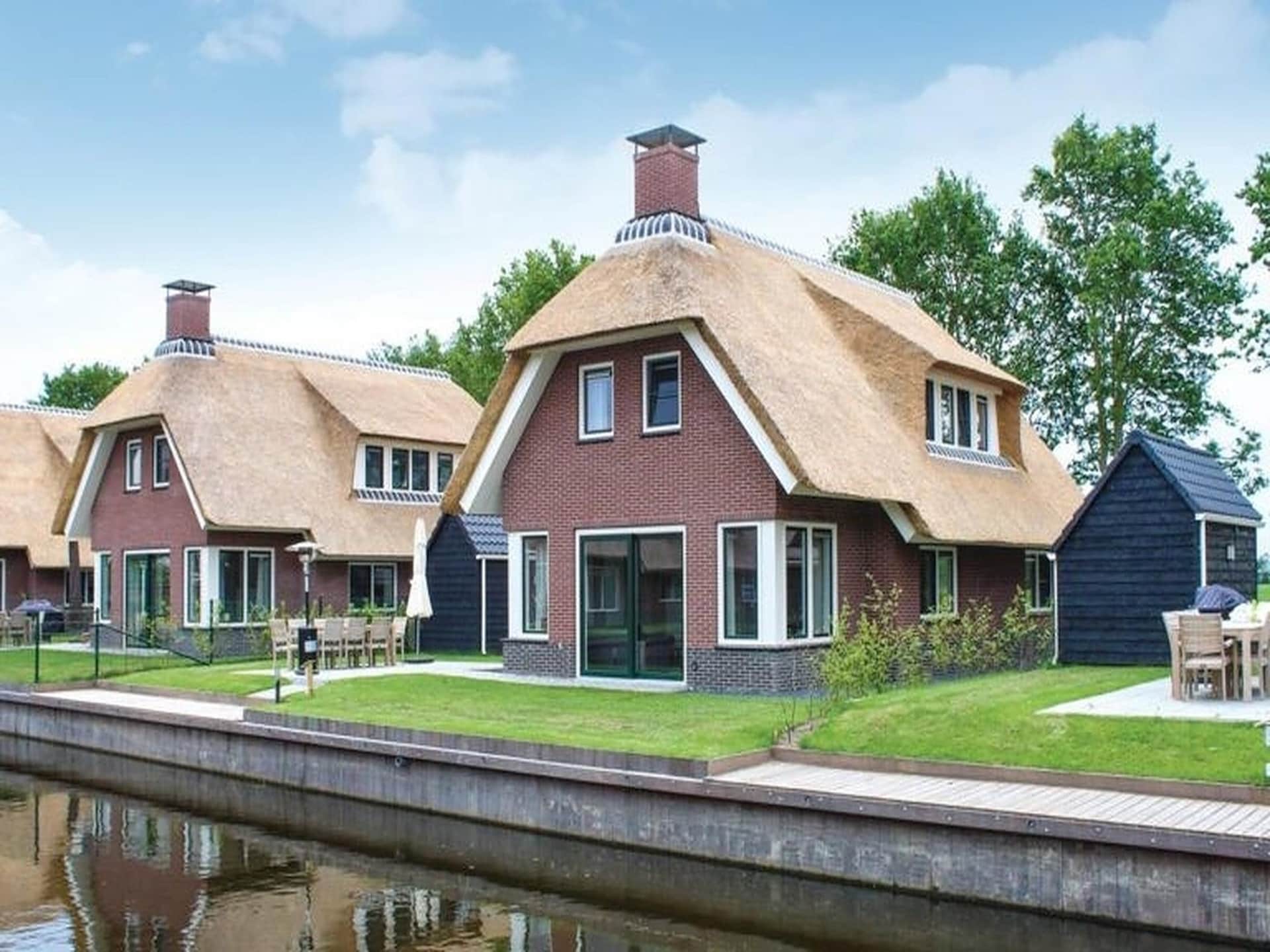 Rietgedekte luxe villa aan het water in Friesland, 8p, sauna, aanlegsteiger - foto 26
