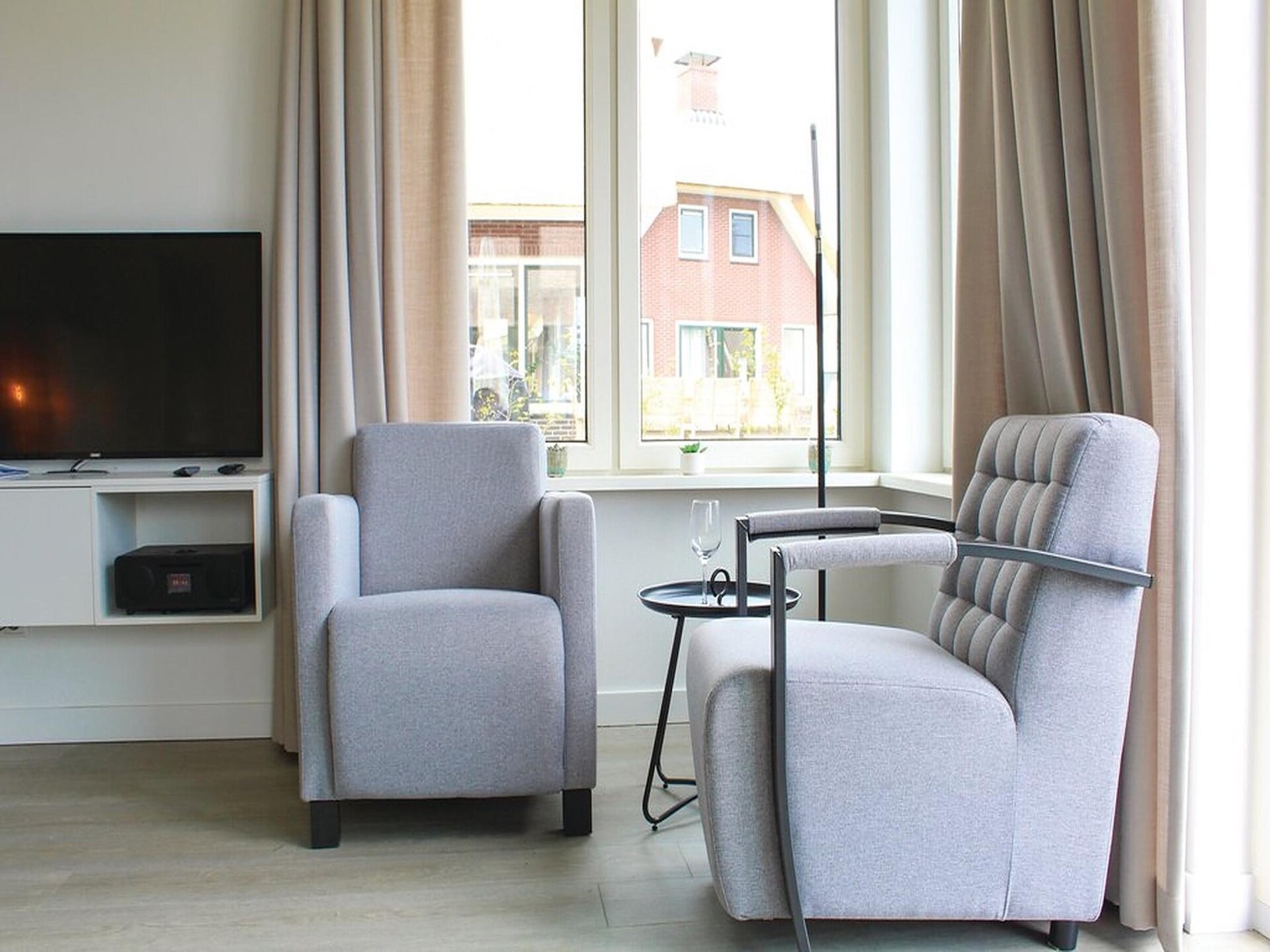 Rietgedekte luxe villa aan het water in Friesland, 8p, sauna, aanlegsteiger - foto 15