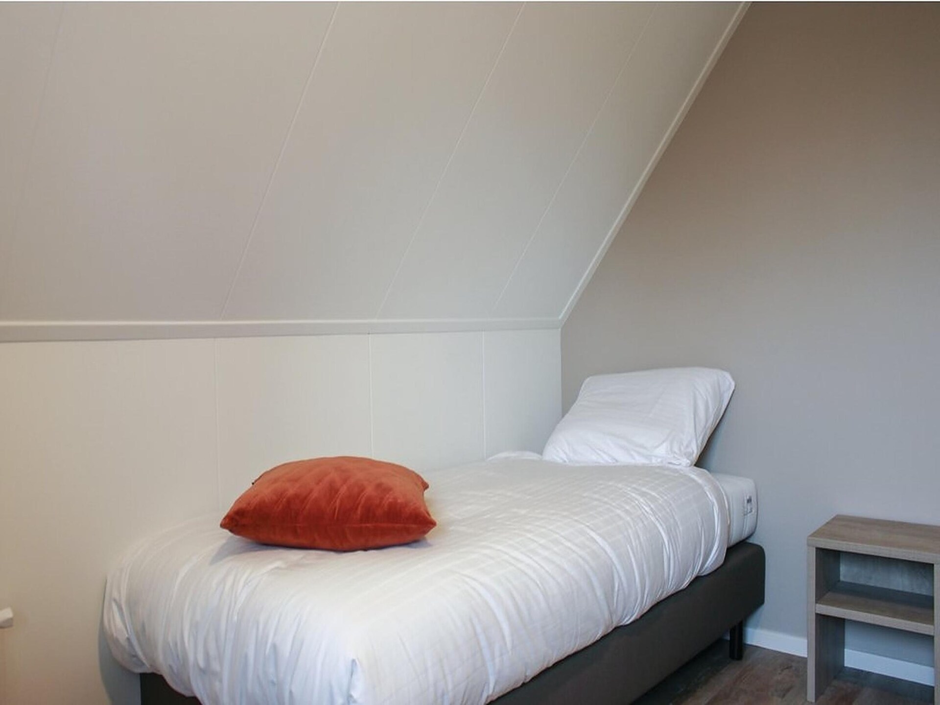 Rietgedekte luxe villa aan het water in Friesland, 8p, sauna, aanlegsteiger - foto 17