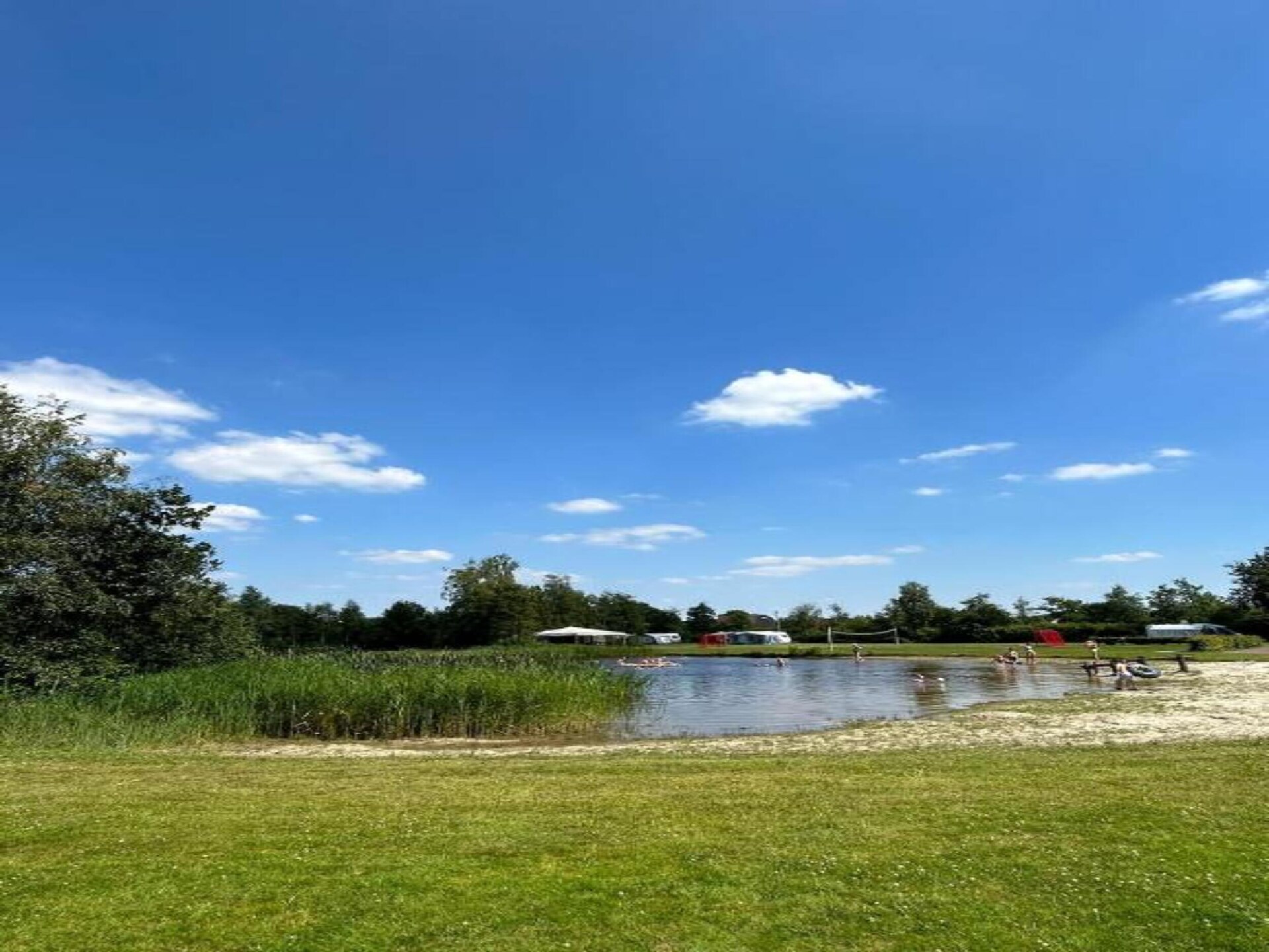 Rietgedekte luxe villa aan het water in Friesland, 8p, sauna, aanlegsteiger - foto 39