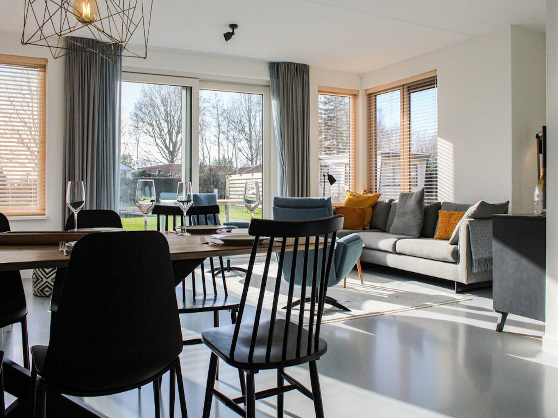 Rietgedekte villa aan het water voor 9 personen op Recreatiepark Idskenhuizen - foto 12