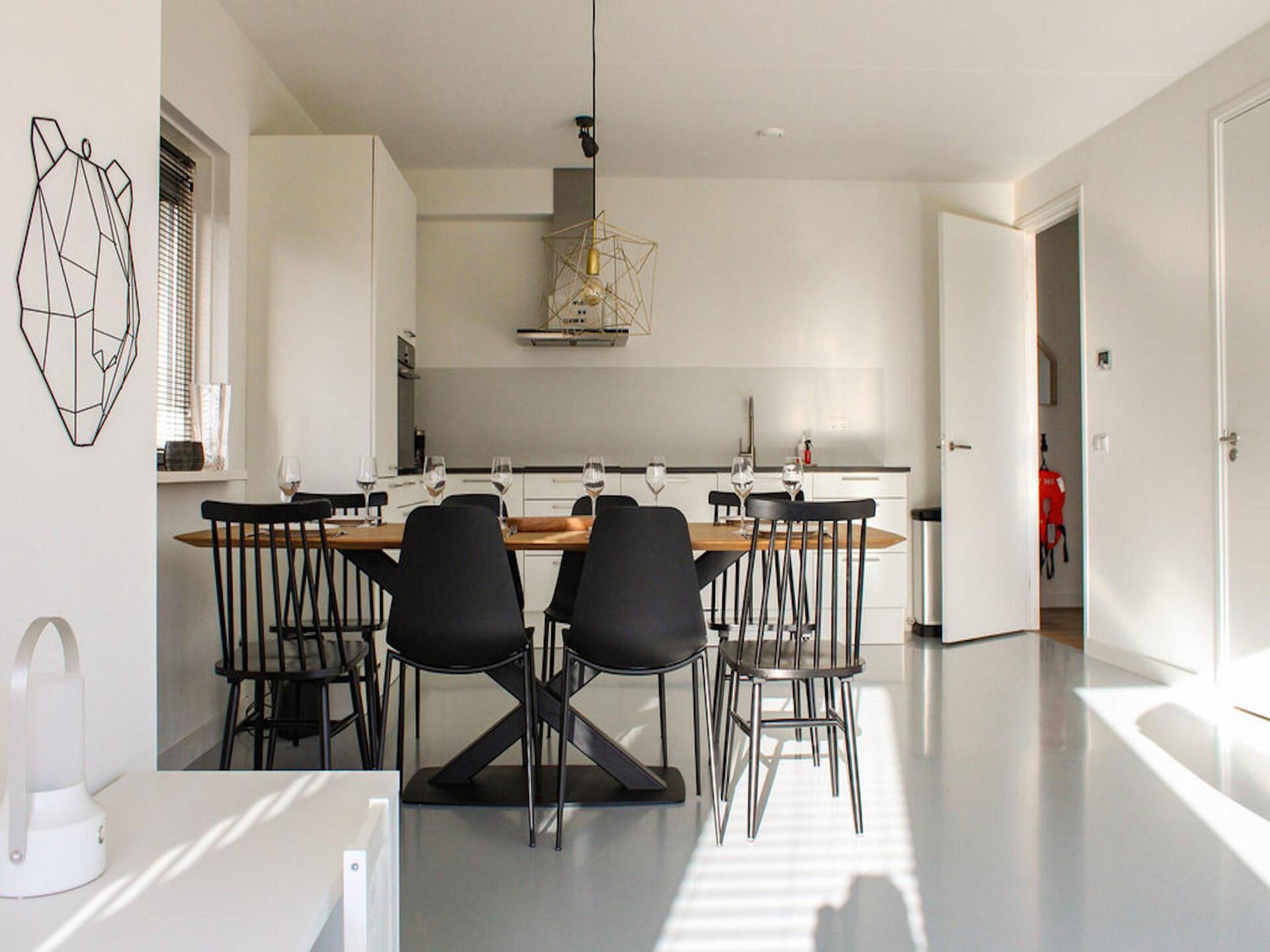 Rietgedekte villa aan het water voor 9 personen op Recreatiepark Idskenhuizen - foto 8