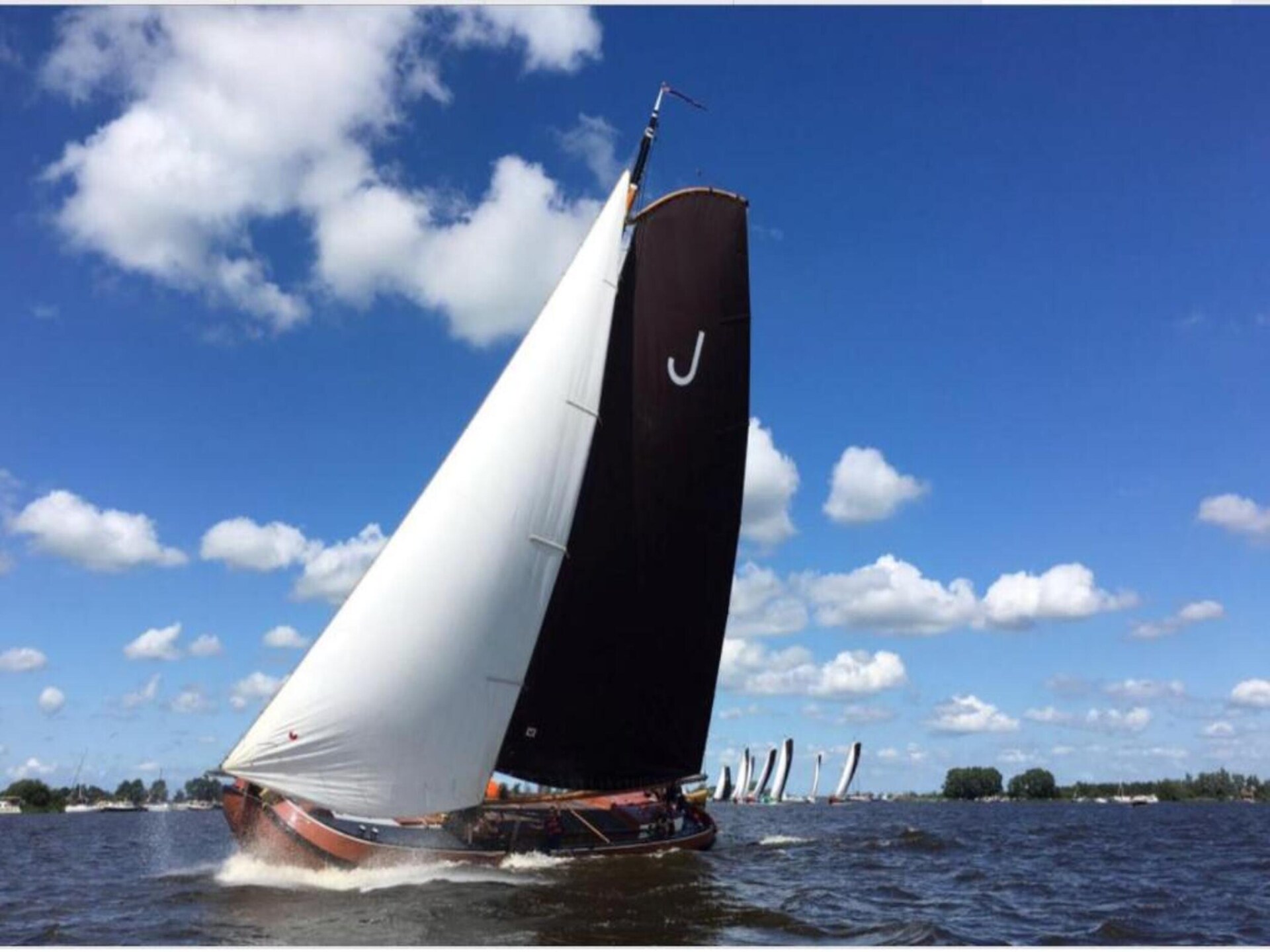 Rietgedekte 10-persoonsvilla met aanlegsteiger in Friesland - foto 22