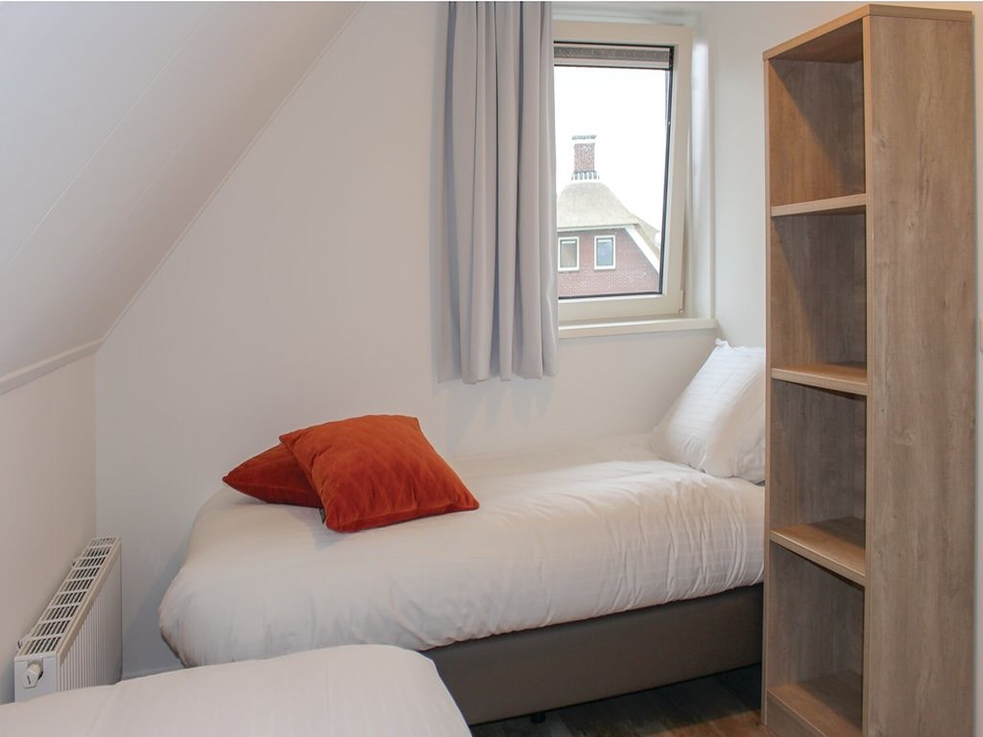 Rietgedekte villa aan het water voor 10 personen in Friesland - foto 11
