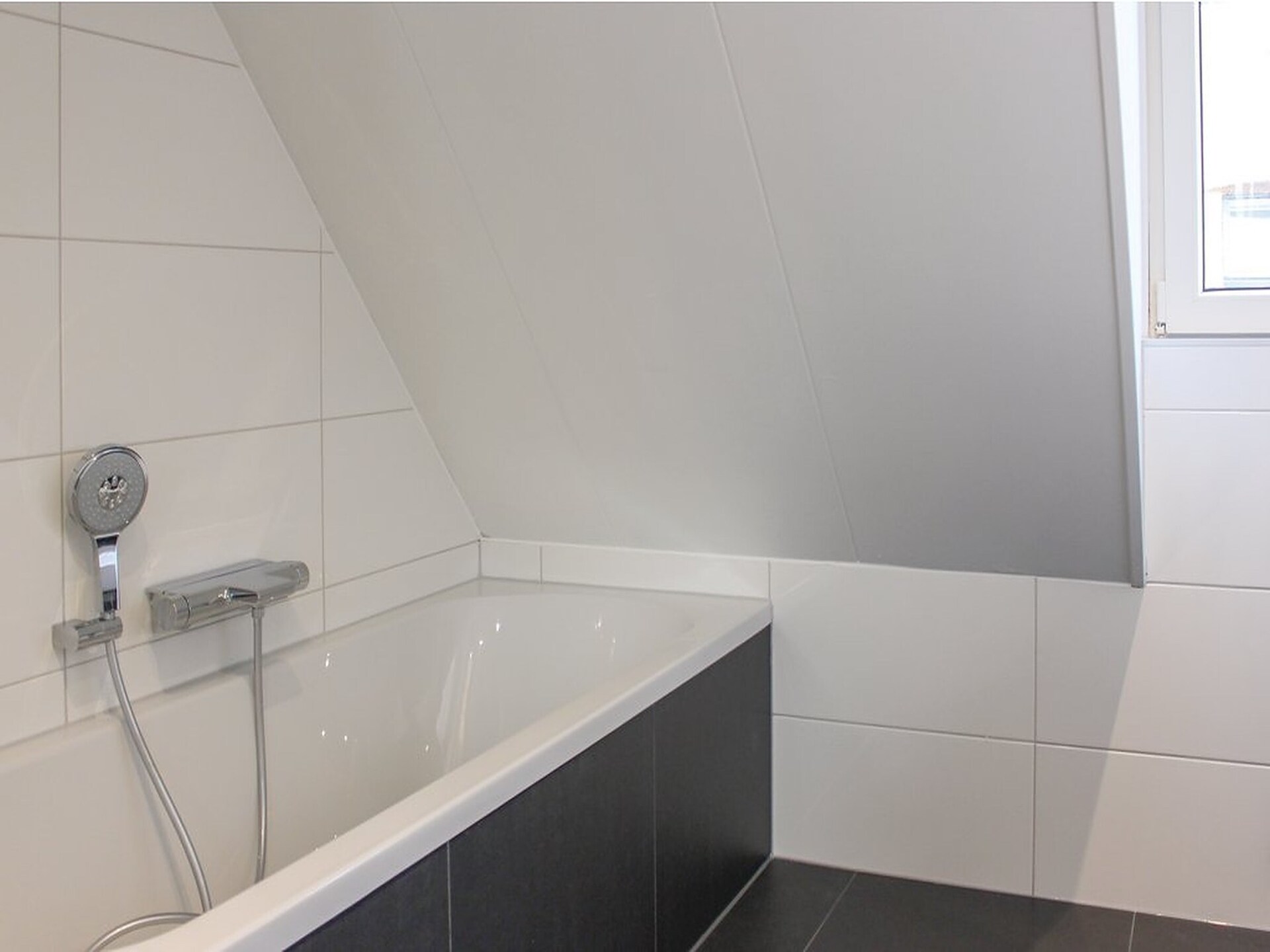 Rietgedekte villa aan het water voor 10 personen in Friesland - foto 17