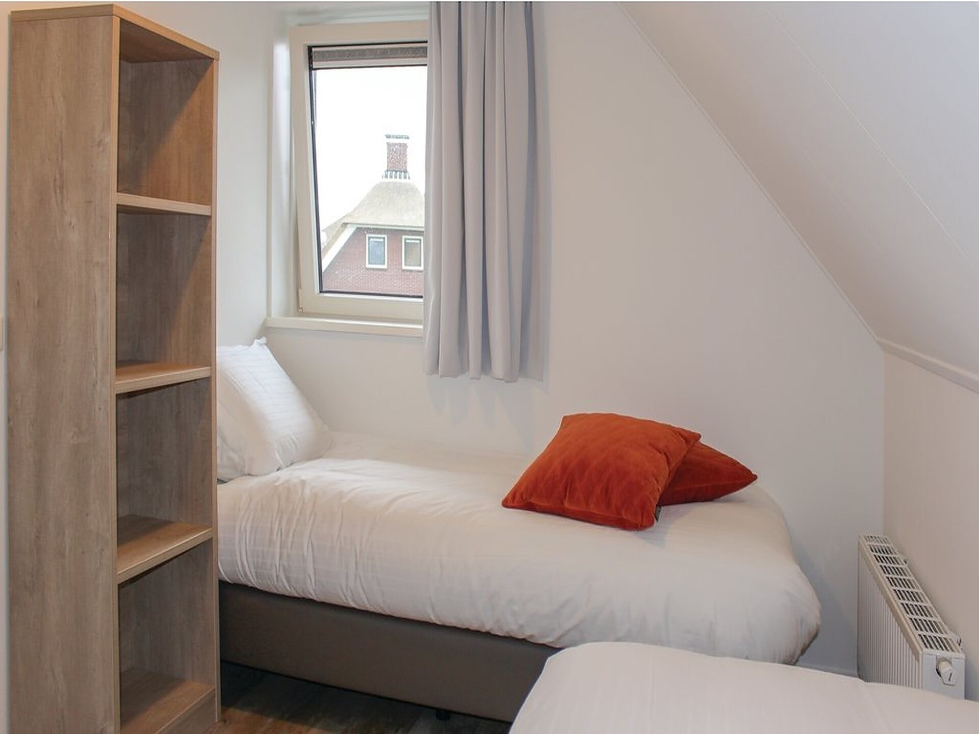 Rietgedekte villa aan het water voor 10 personen in Friesland - foto 15